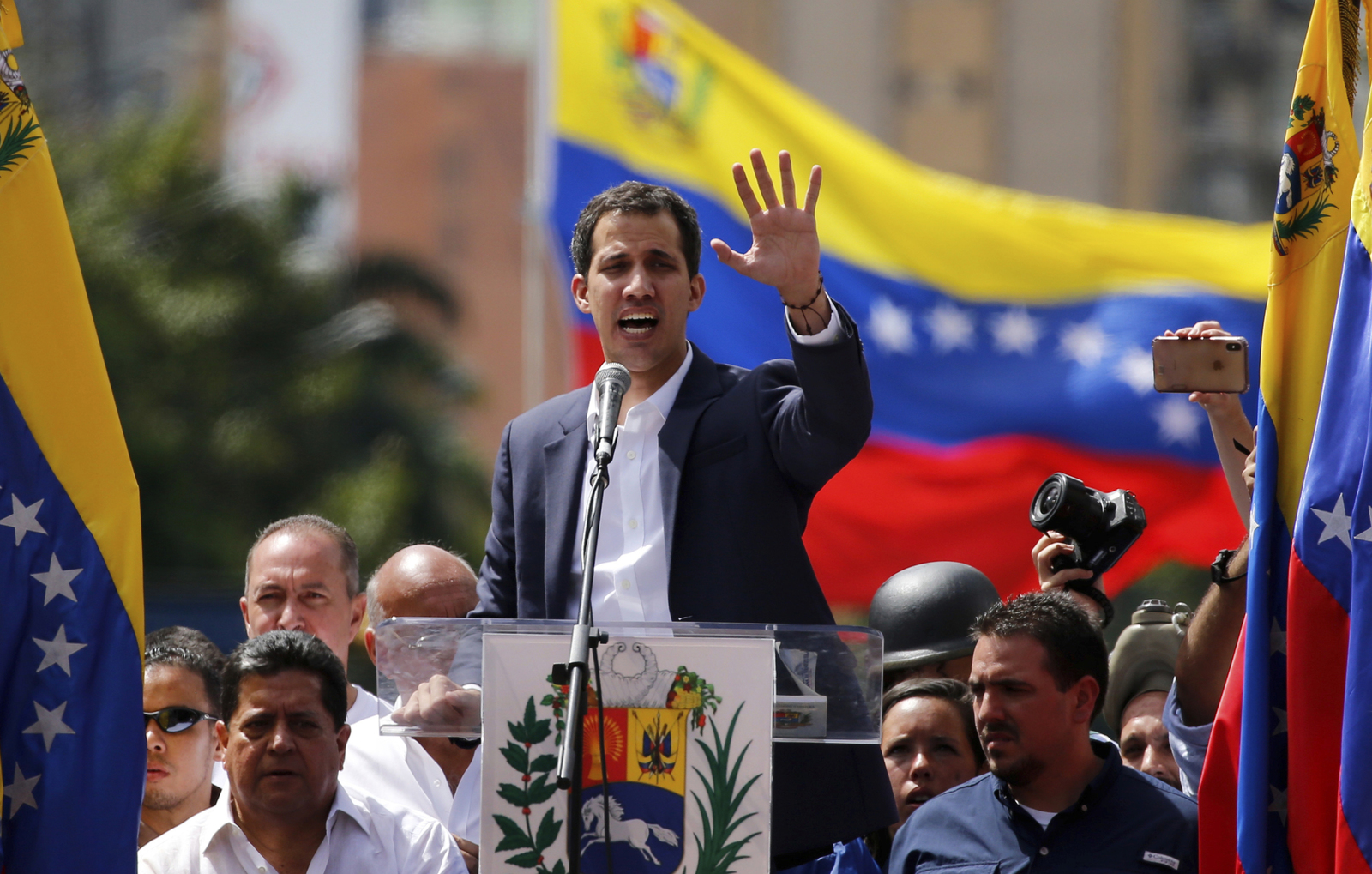 Opción. Juan Guaidó no descarta una futura amnistía para el mandatario Nicolás Maduro. (AP)