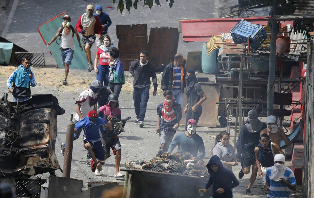 Enfrentamiento entre opositores y fuerzas de seguridad en el barrio Cotiza de Caracas, Venezuela, el 21 de enero. MLB recomienda no viajar a Venezuela 