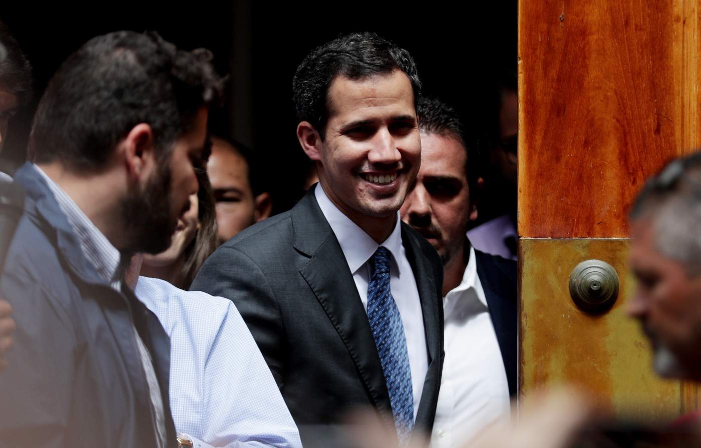Guaidó elevó la tensión política en Venezuela -un país aquejado por una acuciante crisis económica- al adjudicarse las competencias del Ejecutivo de manera interina ante la 'usurpación' que aseguran los opositores hace Maduro de la Presidencia. (ARCHIVO)