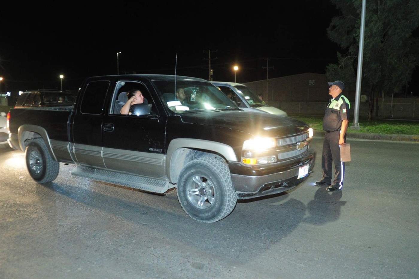 Los vehículos de las personas detenidas fueron llevadas hasta el estacionamiento del corralón municipal.
