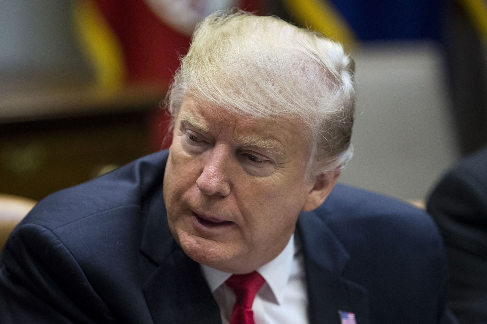 Trump vuelve a lanzar amenaza con el muro
