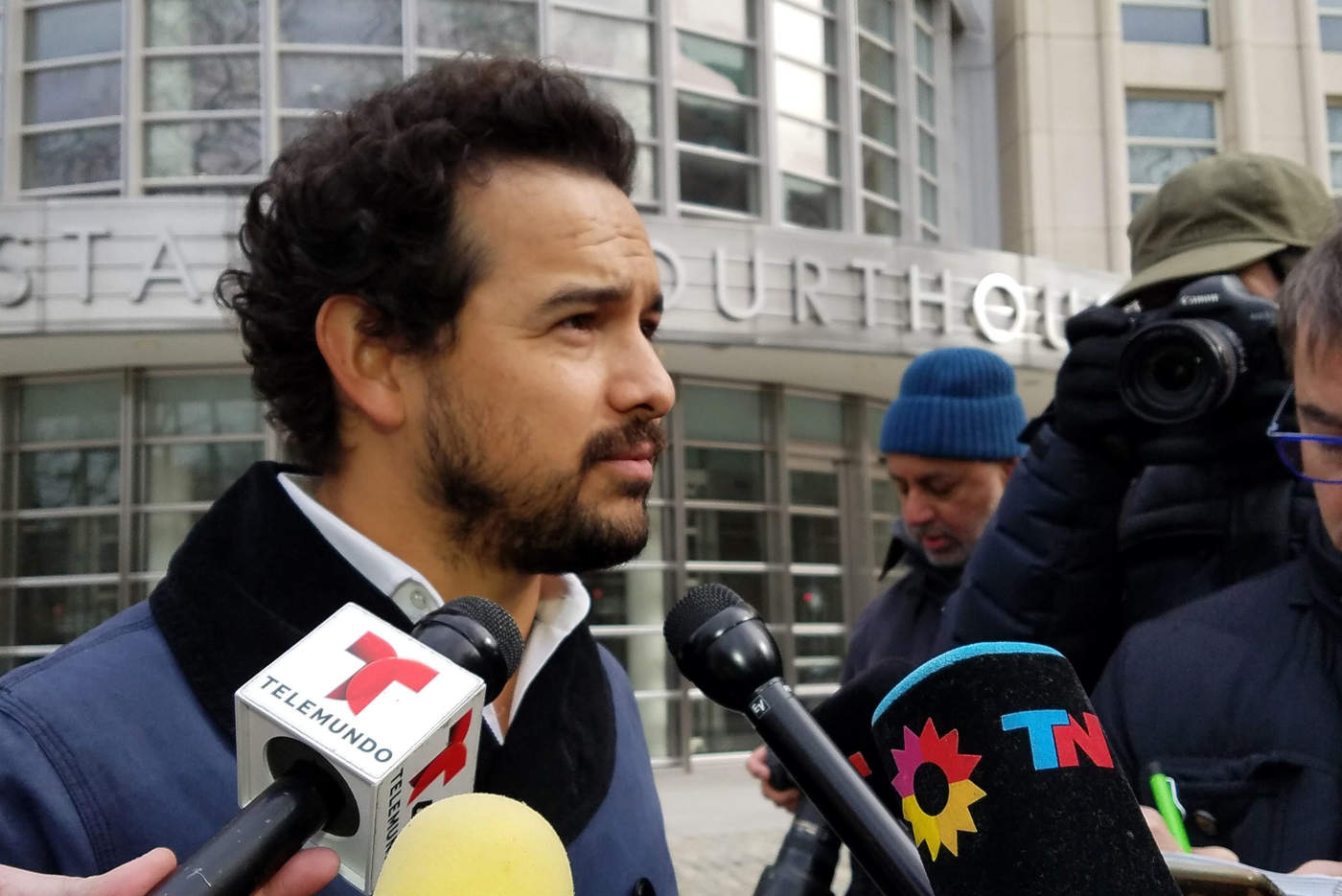 Actor que da vida al 'Chapo' asiste a juicio en Nueva York