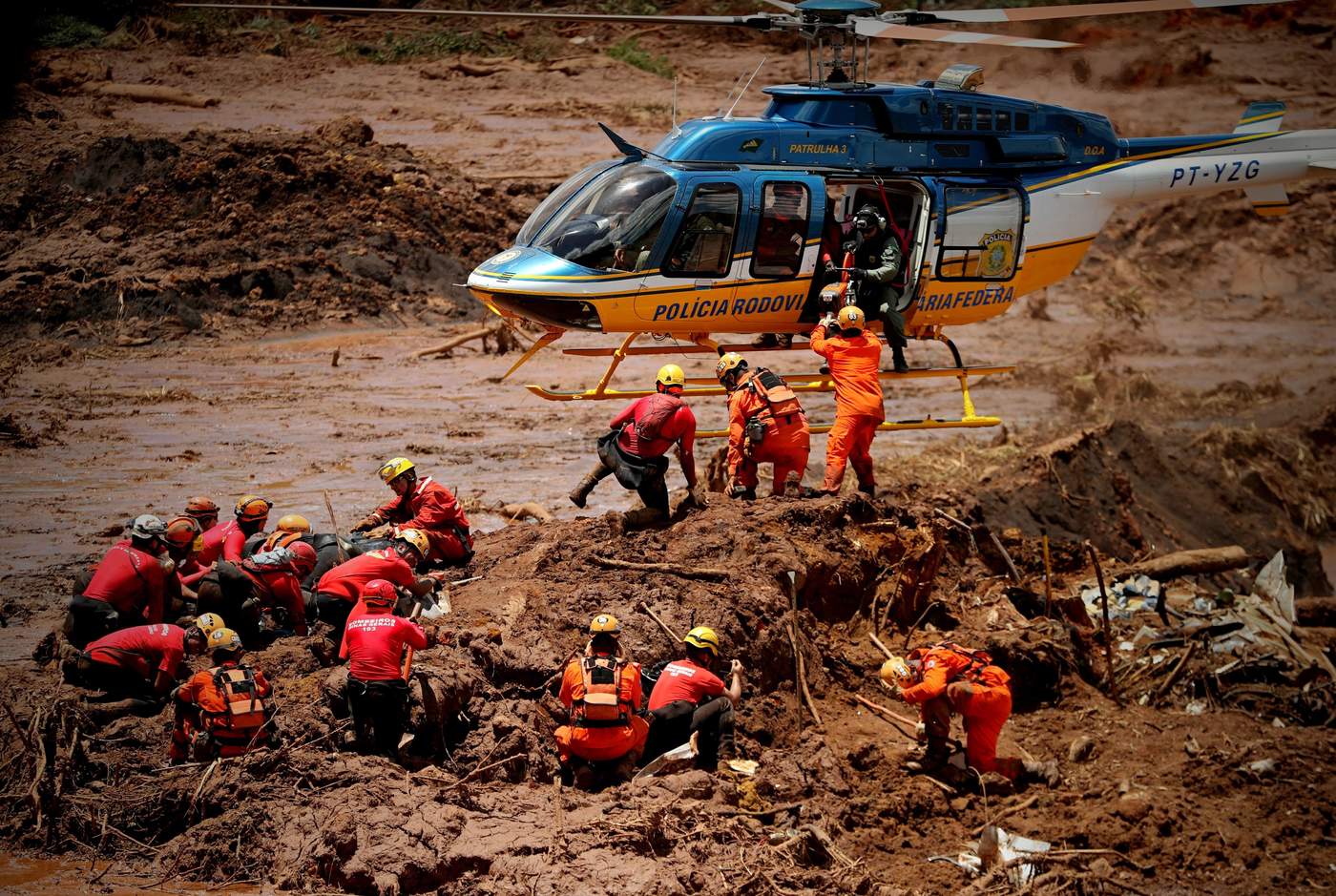 Sube a 65 la cifra de muertos confirmados por minera en Brasil