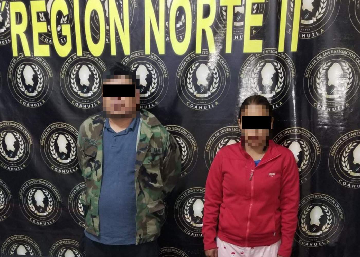 La FGE de Coahuila identificó a las personas detenidas por los nombres de Mónica (N) y Román (N), quienes cuentan con 31 y 32 años de edad. (ESPECIAL)
