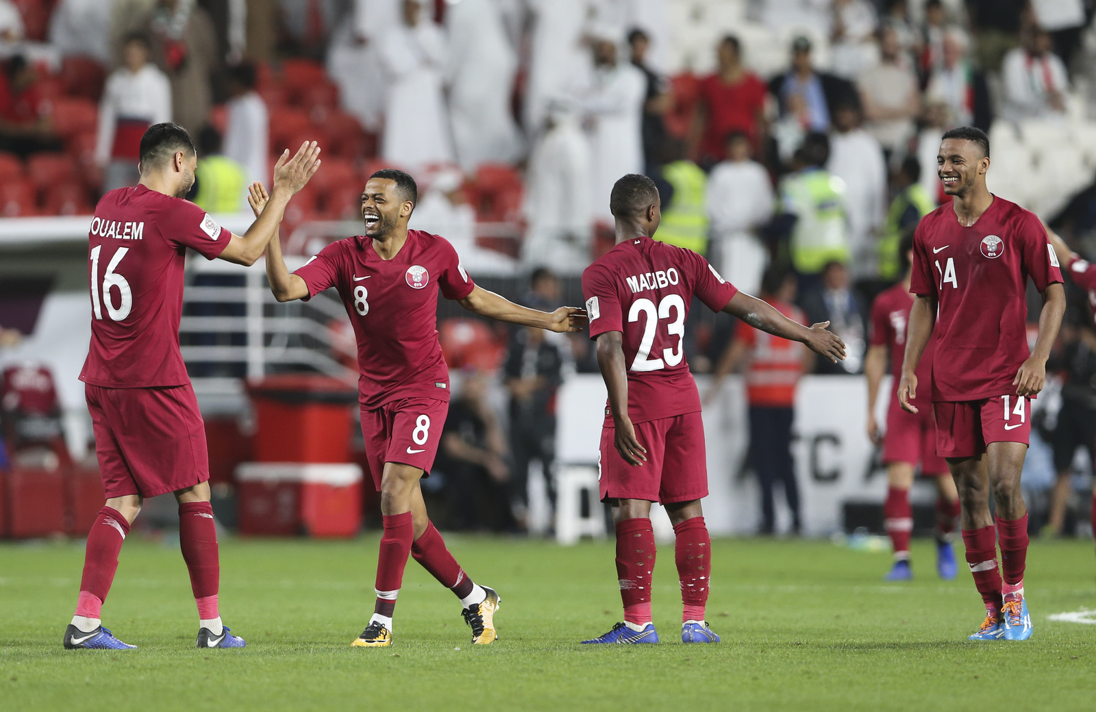 Los jugadores de Qatar festejan la victoria ante Emiratos Árabes Unidos en las semifinales de la Copa Asia.
