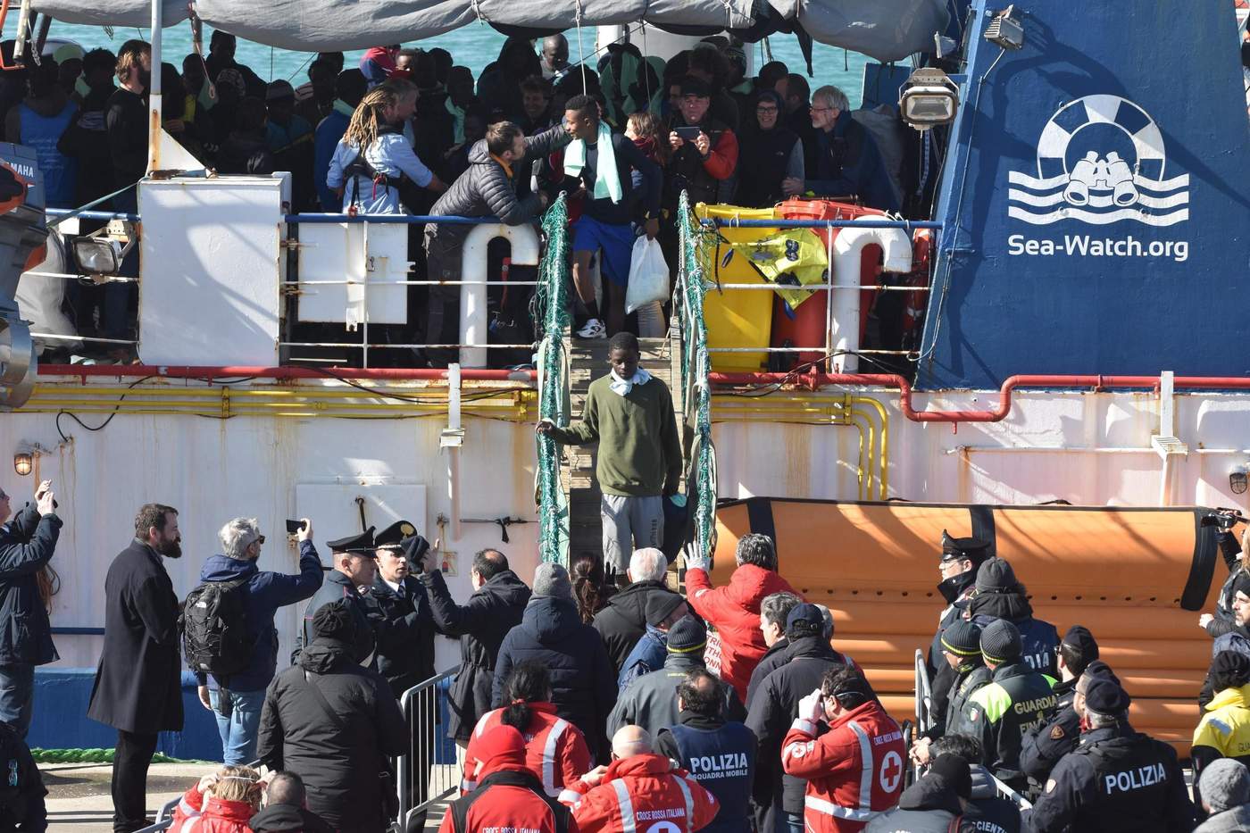Un total de dos mil 275 refugiados y migrantes murieron o desaparecieron en 2018 al intentar cruzar a Europa por el Mediterráneo, un promedio de seis diarios, pero 139 mil 300 lograron llegar, publicó hoy el Alto Comisionado de las Naciones Unidas para los Refugiados (ACNUR). (EFE)
