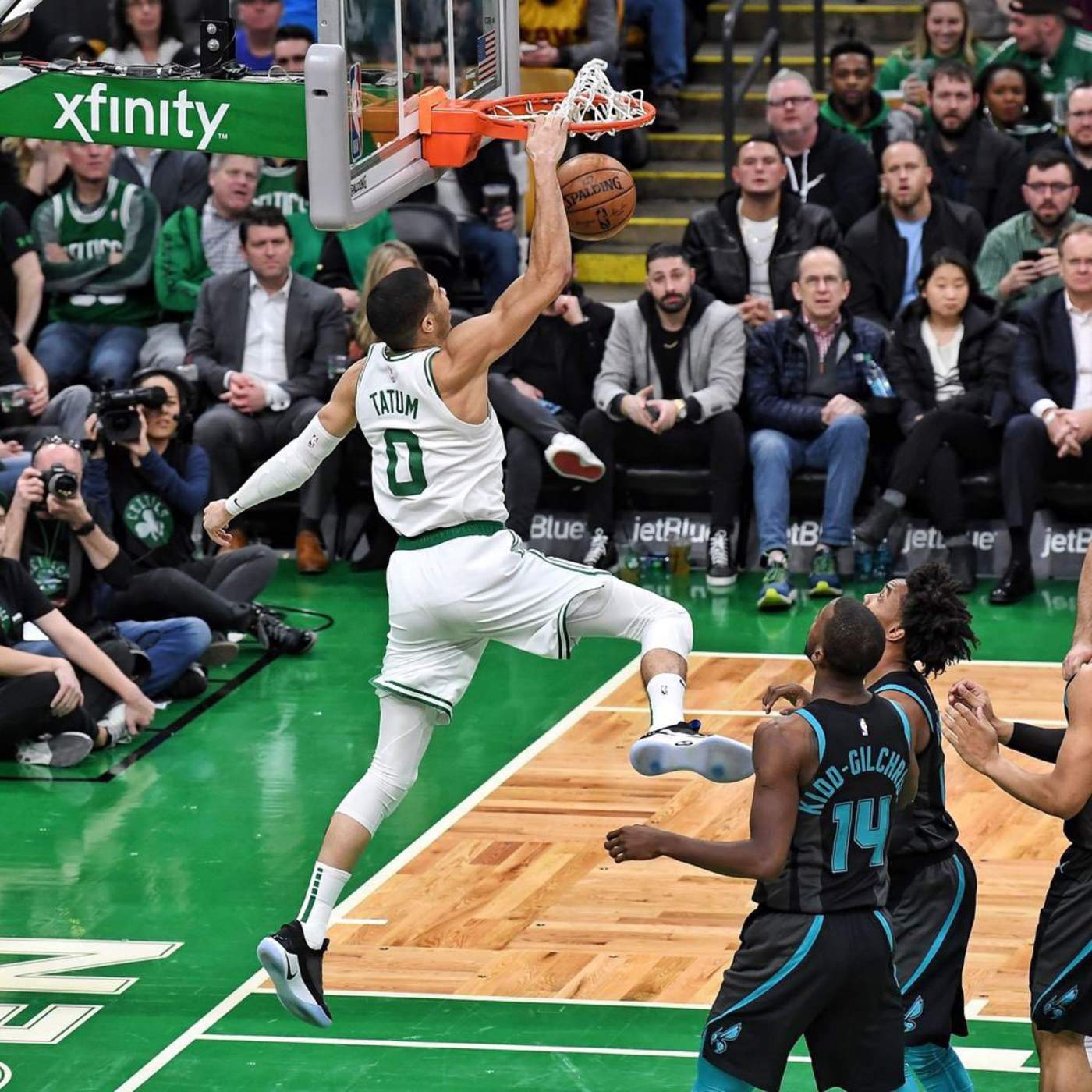 Jayson Tatum anotó 20 unidades y los Celtics de Boston superaron a los Hornets de Charlotte. (Especial)