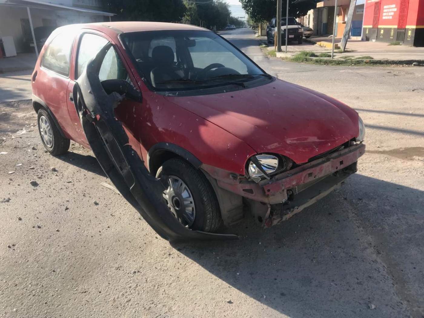 Un accidente vial registrado la mañana de este jueves en la ciudad de Torreón, dejó como saldo daños en cuatro vehículos y una persona detenida por agresión.  (EL SIGLO DE TORREÓN)