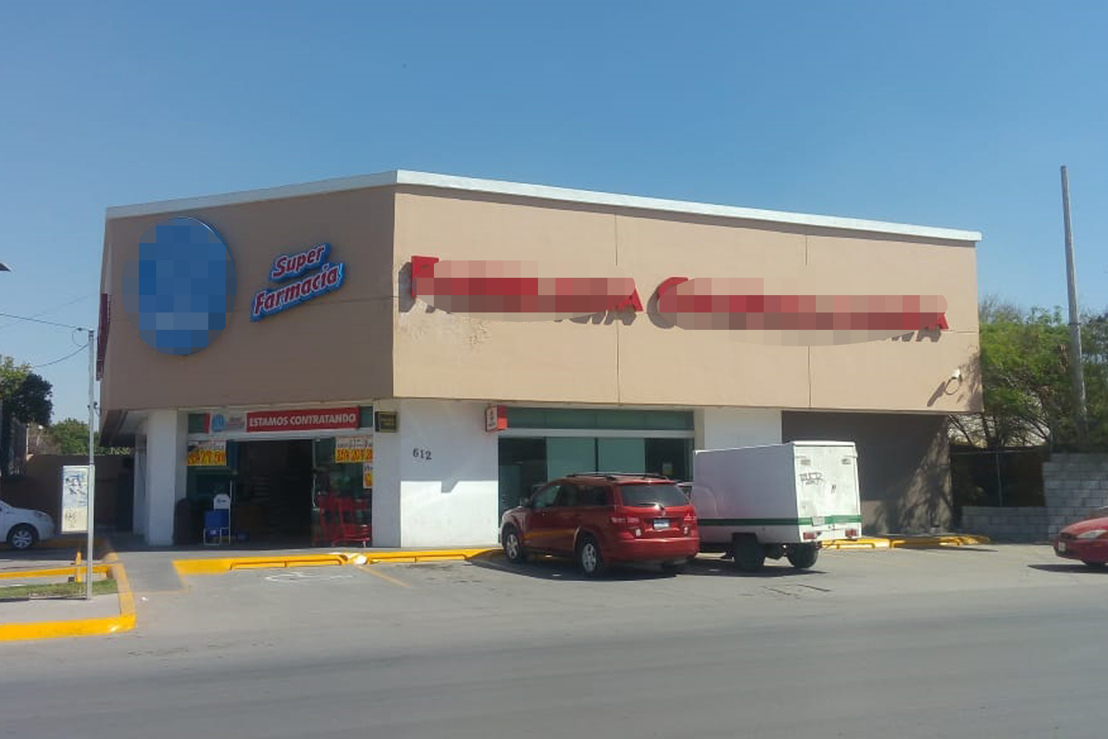 Activan Código Rojo por asalto a Farmacia Guadalajara de Gómez Palacio, el ladrón se llevó cinco mil 300 pesos. (EL SIGLO DE TORREÓN)