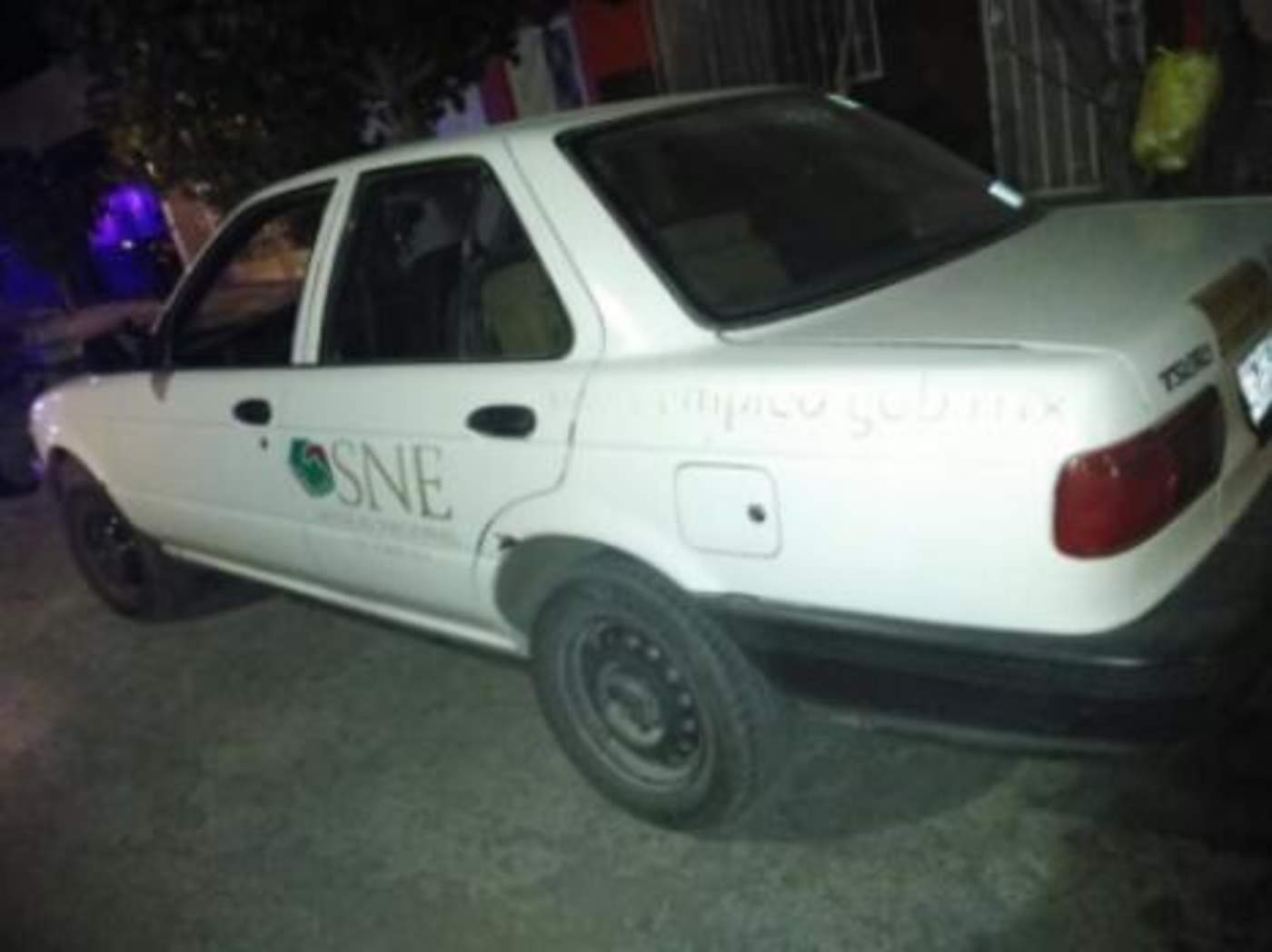 Los agentes aseguraron el automóvil, para trasladarlo a los patios de la Vicefiscalía región Laguna. (EL SIGLO DE TORREÓN)