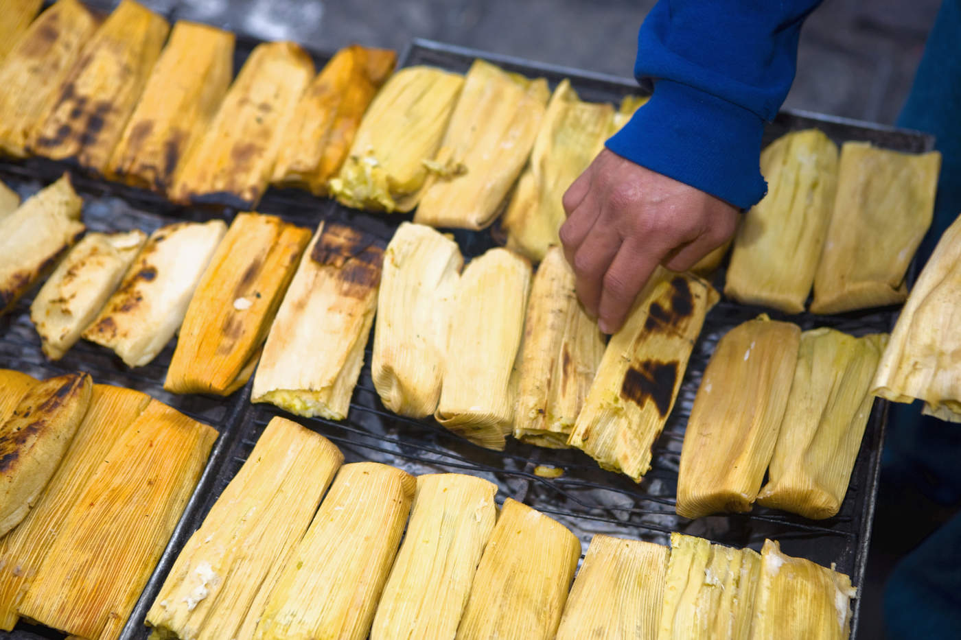 Cada 2 de febrero en México se celebra el Día de la Candelaria, en honor a la Virgen María de la Candelaria, y por tradición se acostumbra comer tamales, en familia y/o en la oficina.  (ARCHIVO)