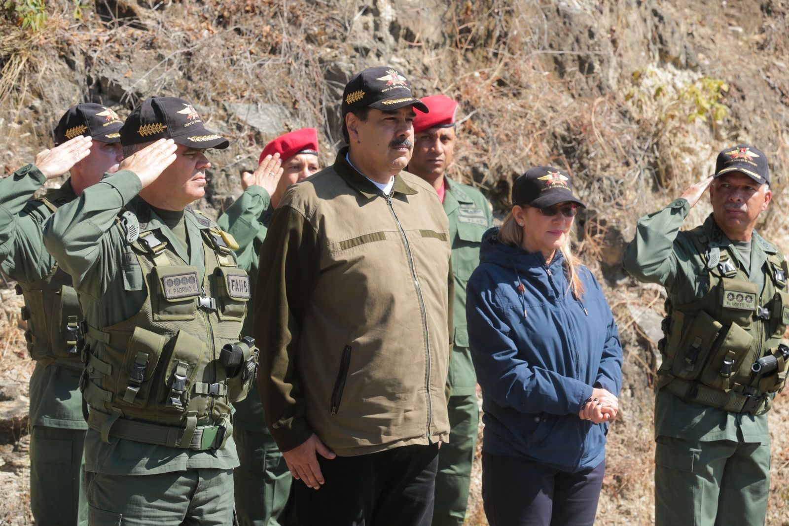 Se aferra. Nicolás Maduro estuvo nuevamente con el ejército para analizar ejercicios militares.