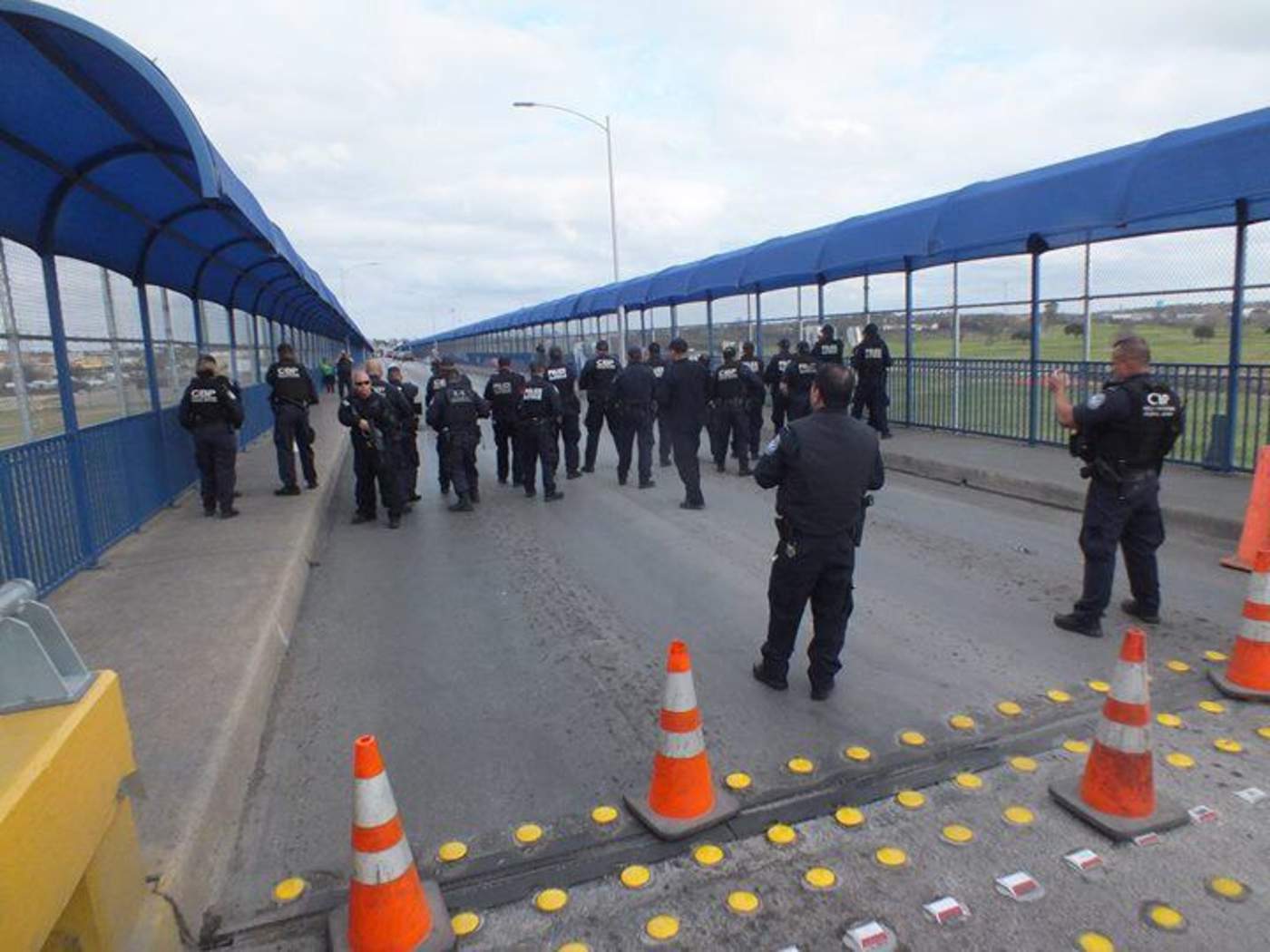 Realizan simulacros de cierre de puentes ante llegada de Caravana de Migrantes