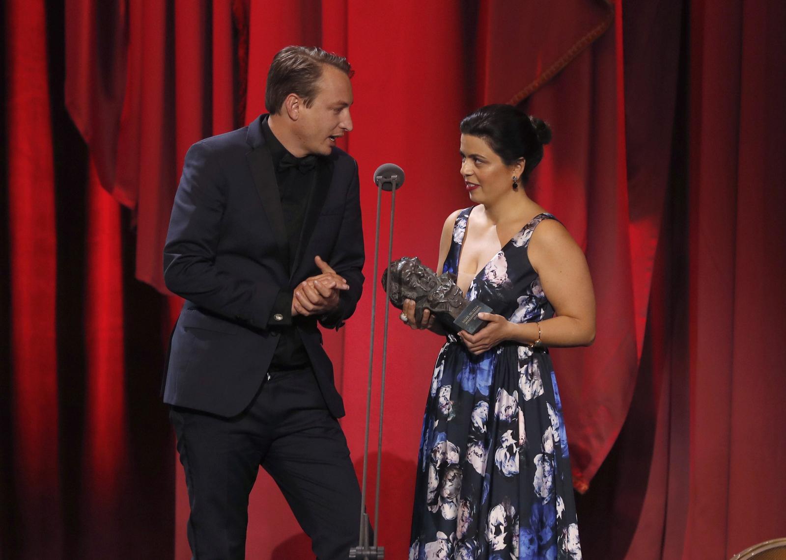 Ganadora. La venezolana Gabriela Rodríguez y Nicolás Celis, productores de Roma, fueron los encargados de recibir el Goya por mejor película iberoamericana.