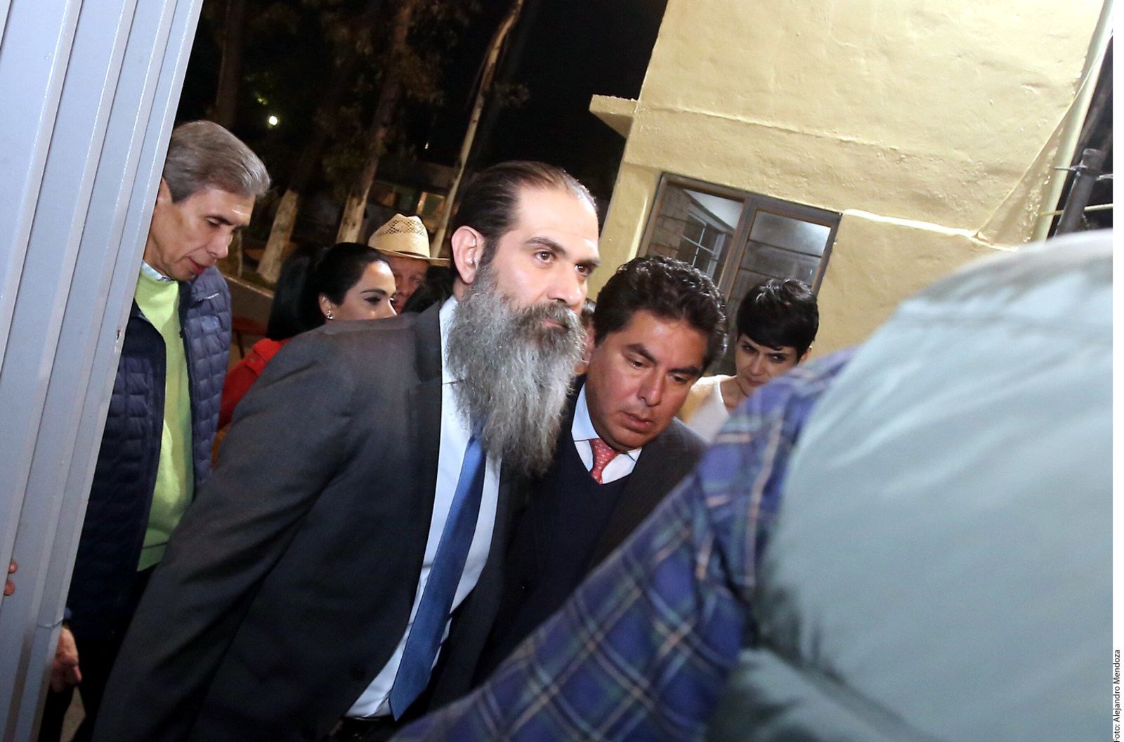 Condicional. Antonio Lozano Gracia, abogado del exmandatario, explicó que su cliente Guillermo Padrés (barba larga) aún tiene pendientes dos procesos: uno de ellos, por defraudación fiscal equiparada.
