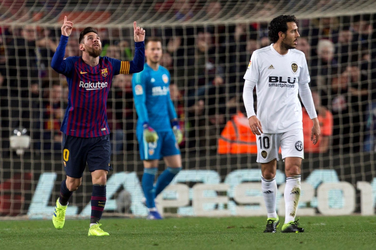 El delantero argentino del Barcelona Leo Messi celebra el segundo gol durante el partido de la jornada 22 de liga en Primera División.