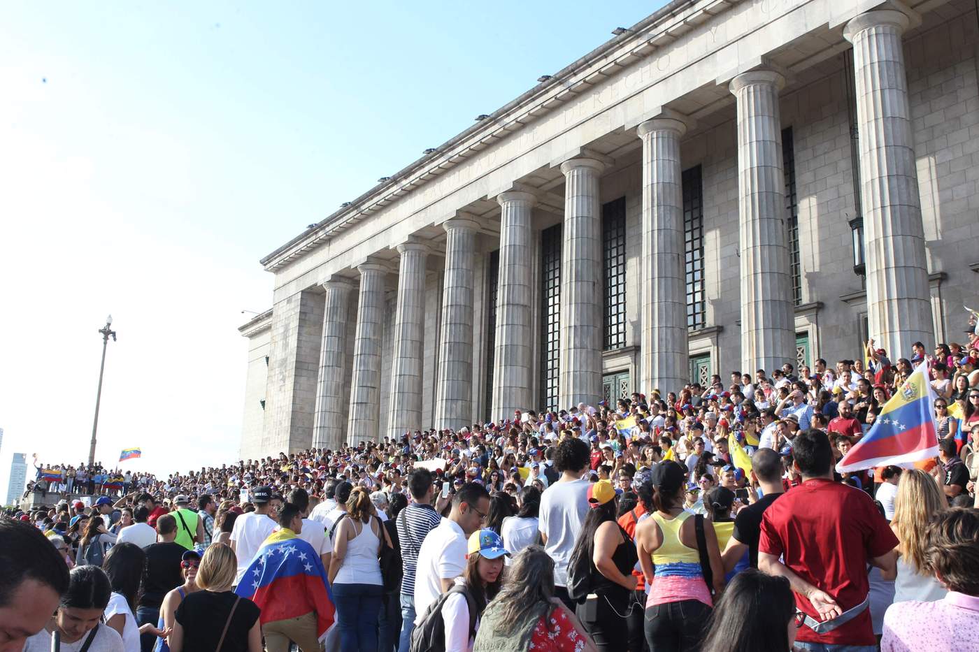 Miles de venezolanos que emigraron a Argentina regresaron a las calles de Buenos Aires.