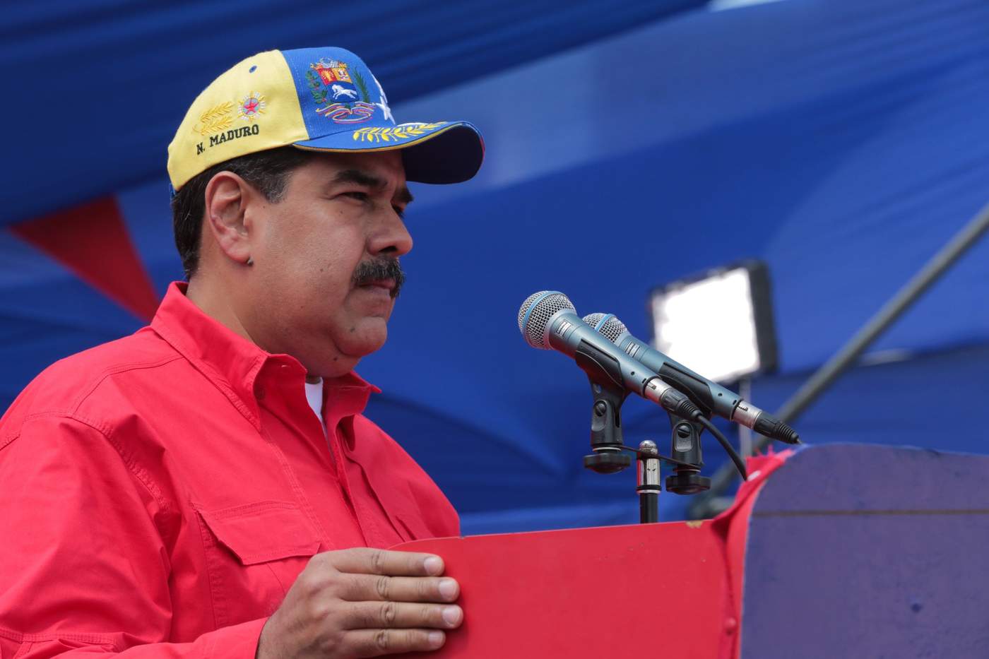 'Ser Patria o ser colonia. Ser Venezuela o ser la nada', insistió Maduro ante elementos del Ejército Bolivariano, a quienes llamó a la máxima cohesión, a fin de permanecer libres.  (ARCHIVO) 
