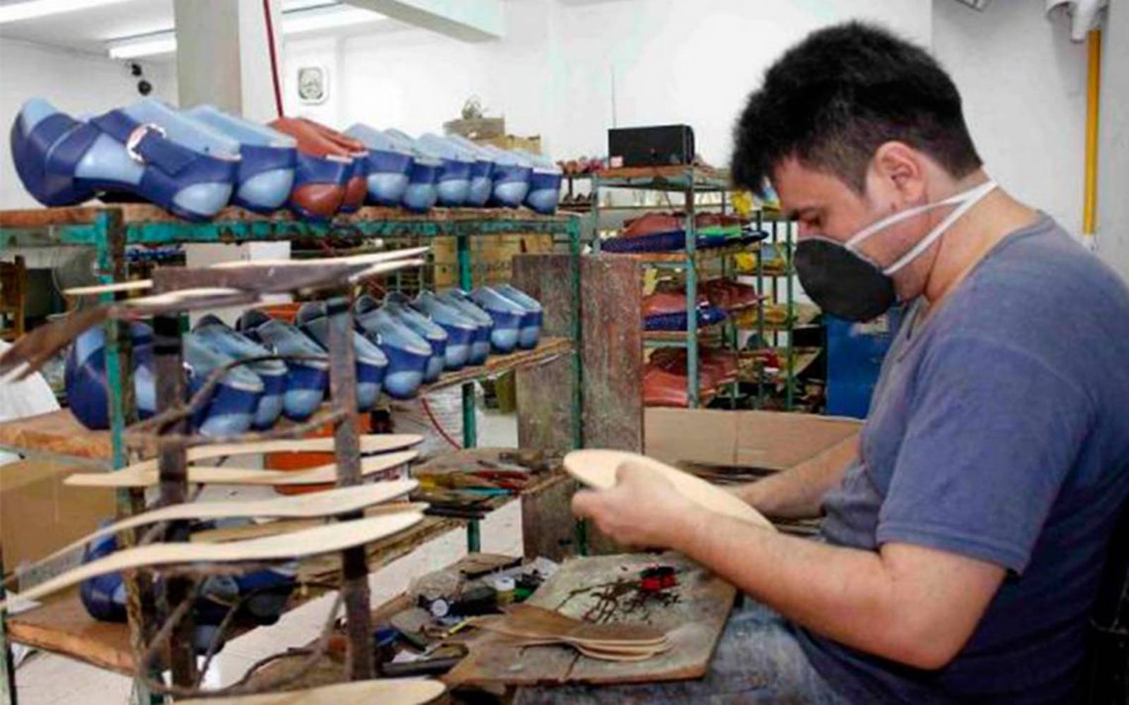 Zapatería. Señalan que el mercado asiático afectará a la industria del zapato nacional.