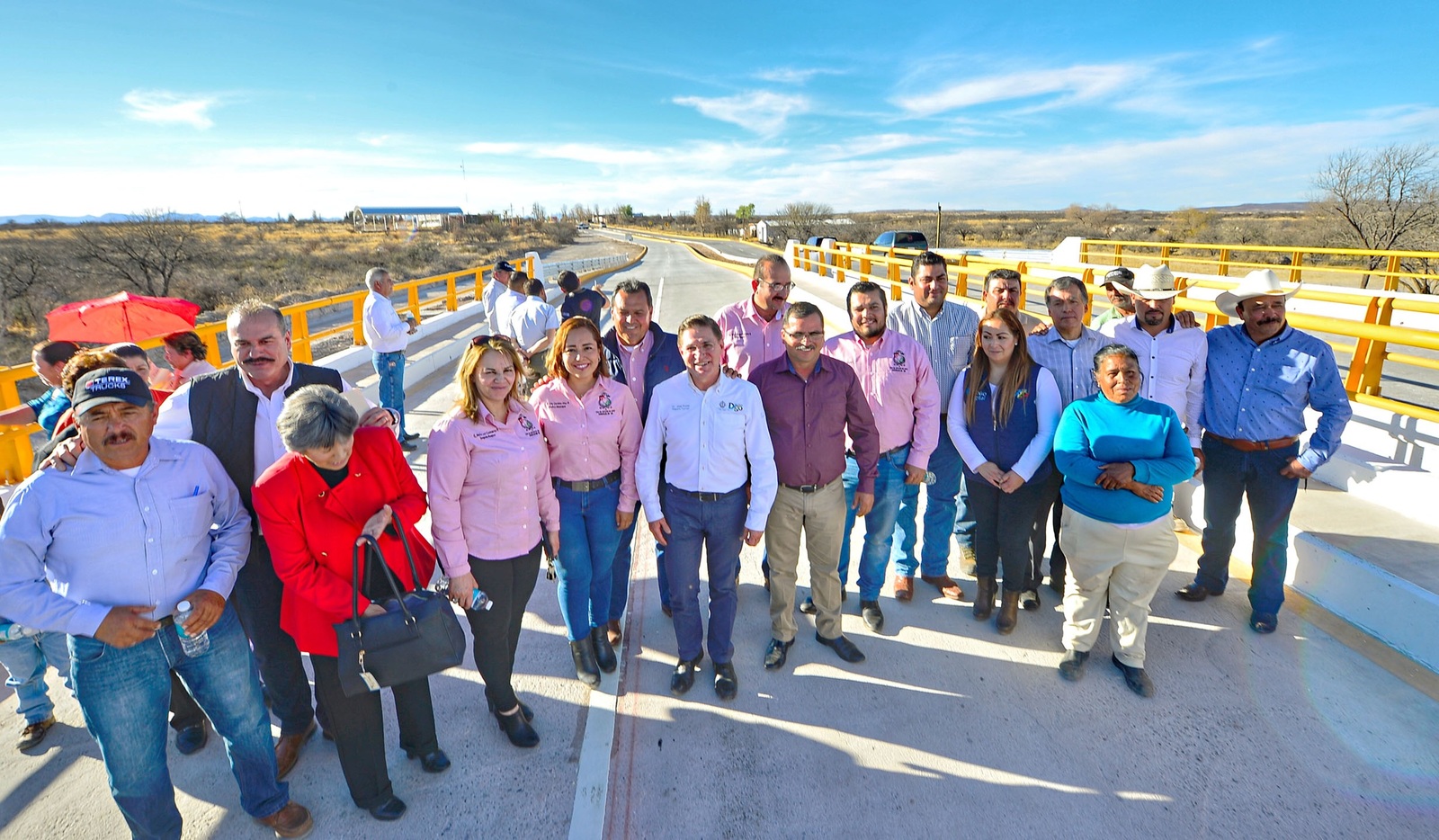 Inversión. El gobernador José Aispuro Torres inauguró un puente, pavimento y macrotanque con inversión de 23 mdp. (CORTESÍA)
