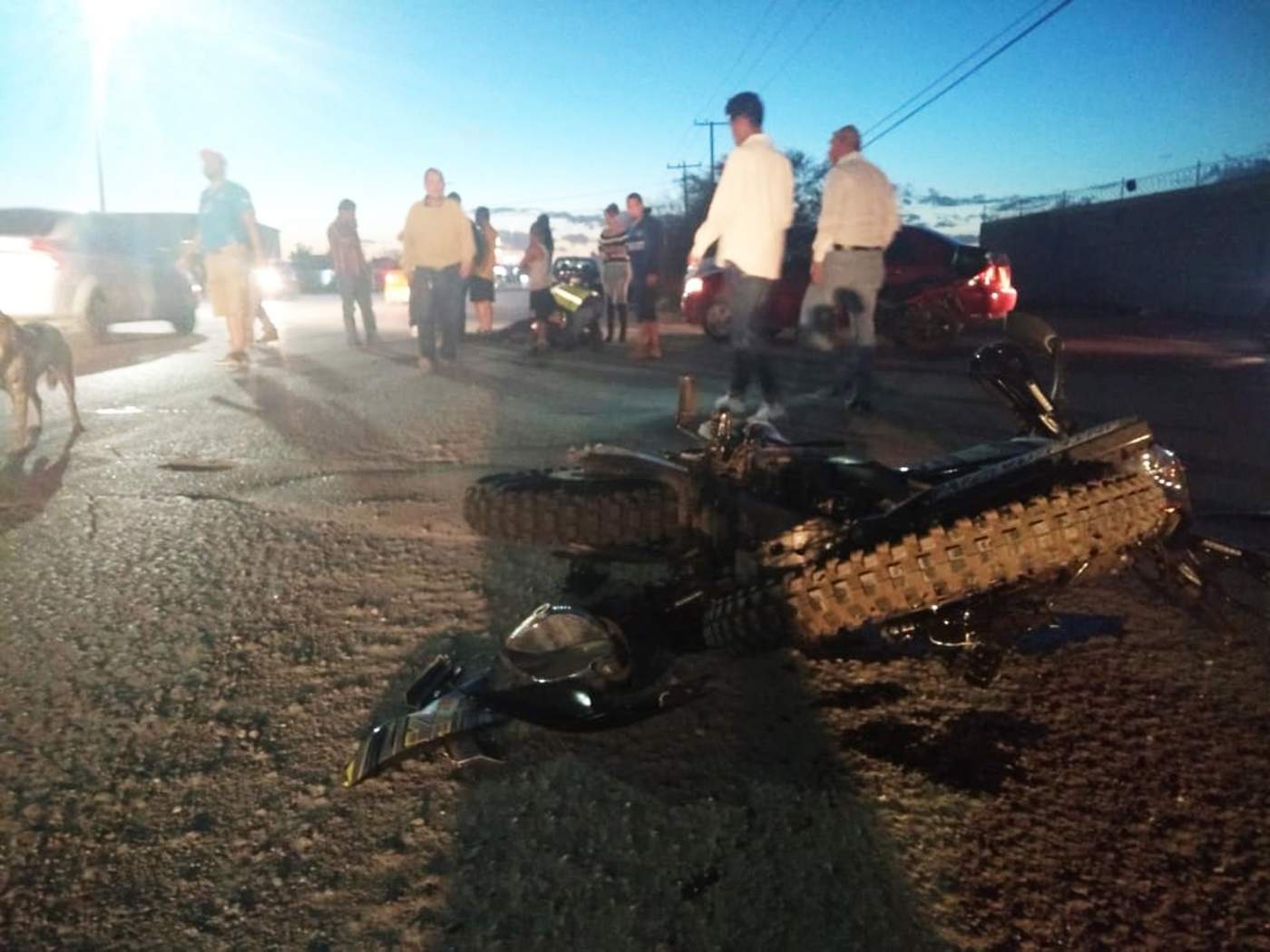 Vehículo embiste a motociclista en carretera a Santa Fe