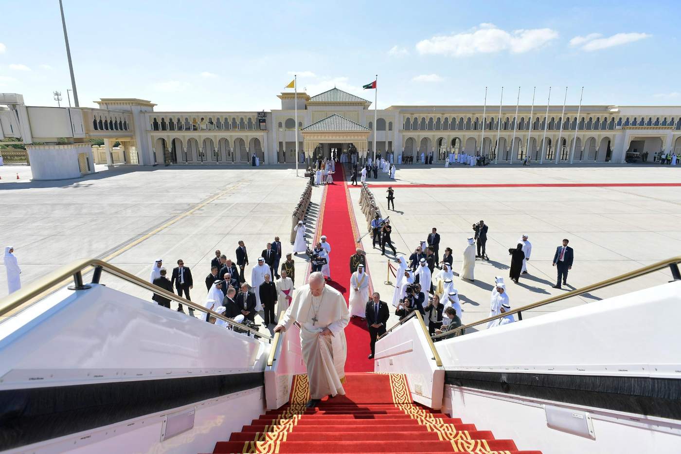 Papa Francisco concluye visita a los Emiratos Árabes Unidos