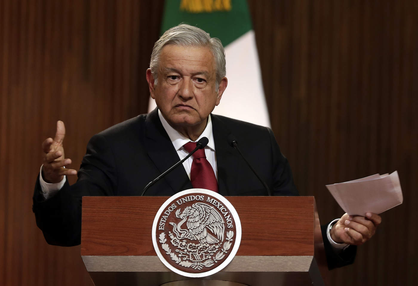 Por la mañana, en la conferencia matutina, López Obrador se limitó a decir que las medidas que anunciará en los próximos días serán principalmente estímulos fiscales, aunque no descartó otras posibilidades. (NOTIMEX)
