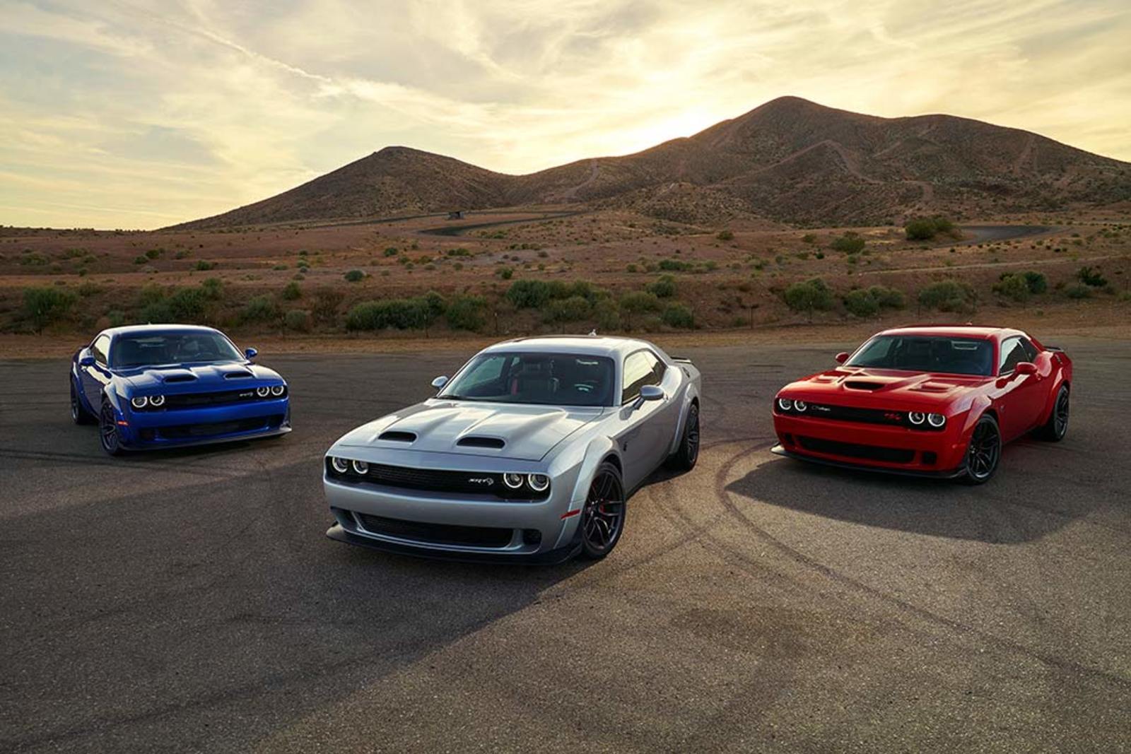 Dodge sigue la fórmula de sus competidoras y lanza una renovación del emblemático muscle-car.