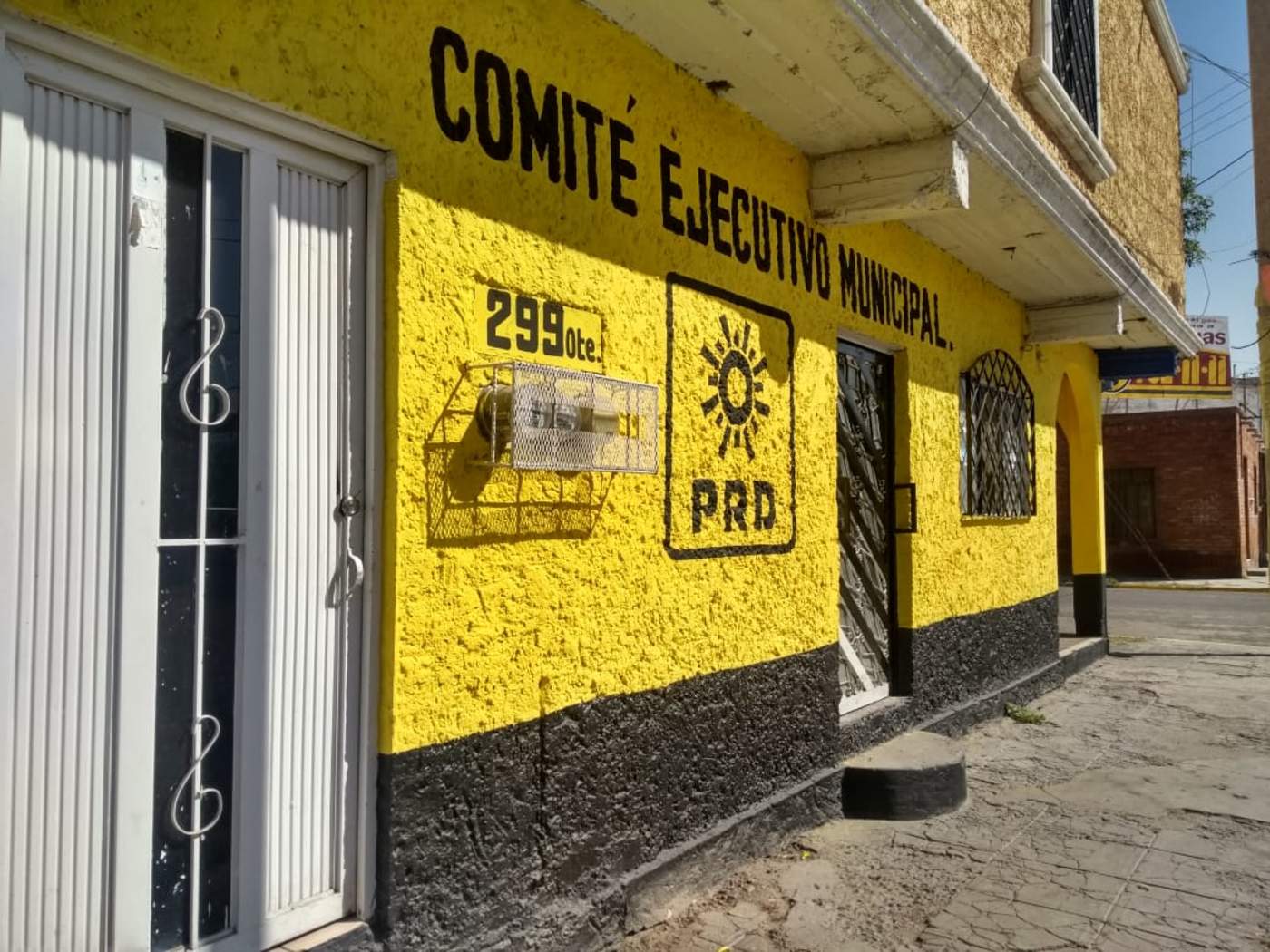 Lazalde estuvo de visita en Lerdo con motivo de la inauguración de las nuevas oficinas del PRD ubicadas en la esquina de la calle Hidalgo y avenida Juárez, frente a las instalaciones de la CFE. (ARCHIVO)