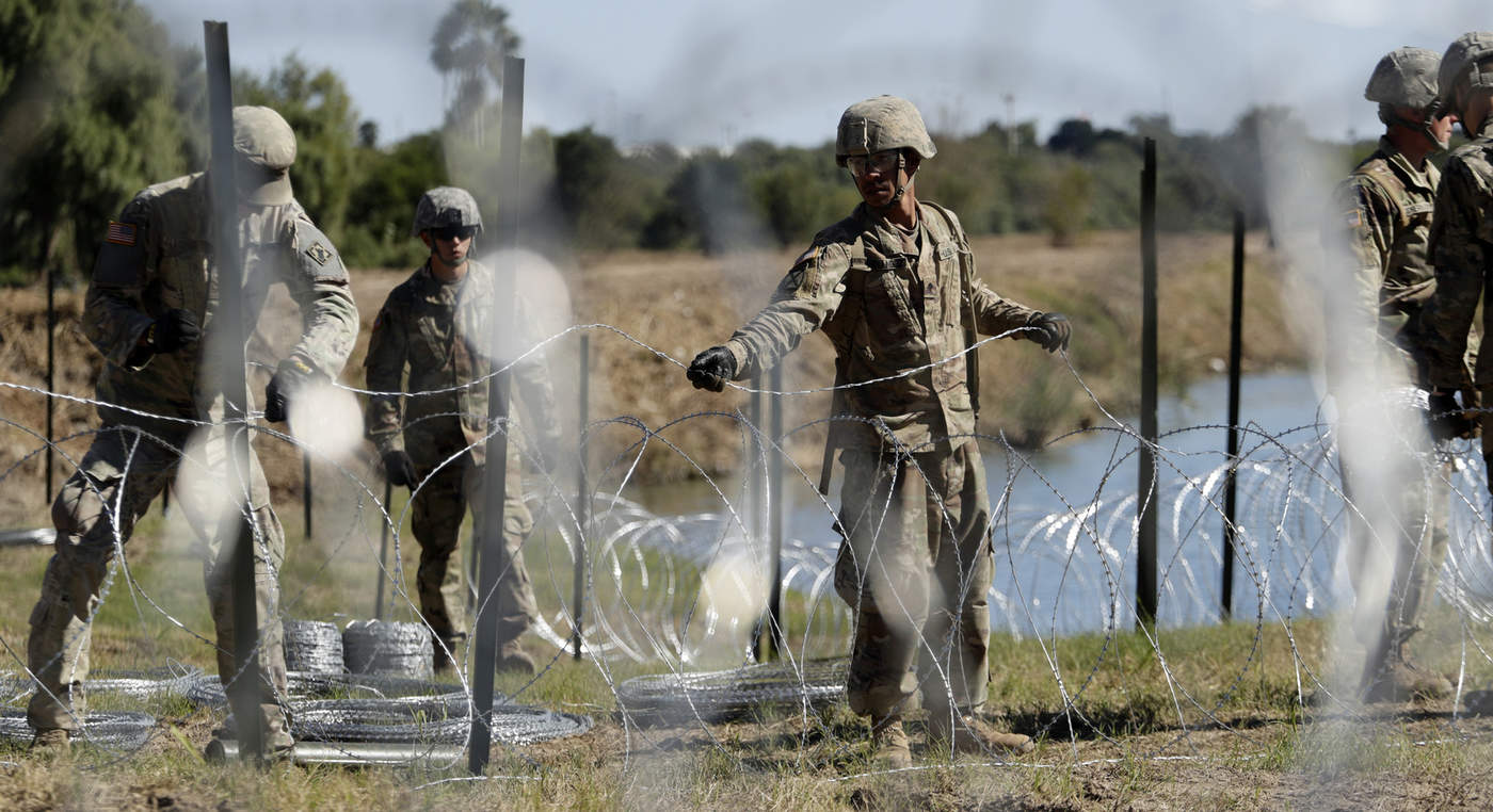 Ciudad de EUA exige retirar alambre de púas de valla fronteriza con México