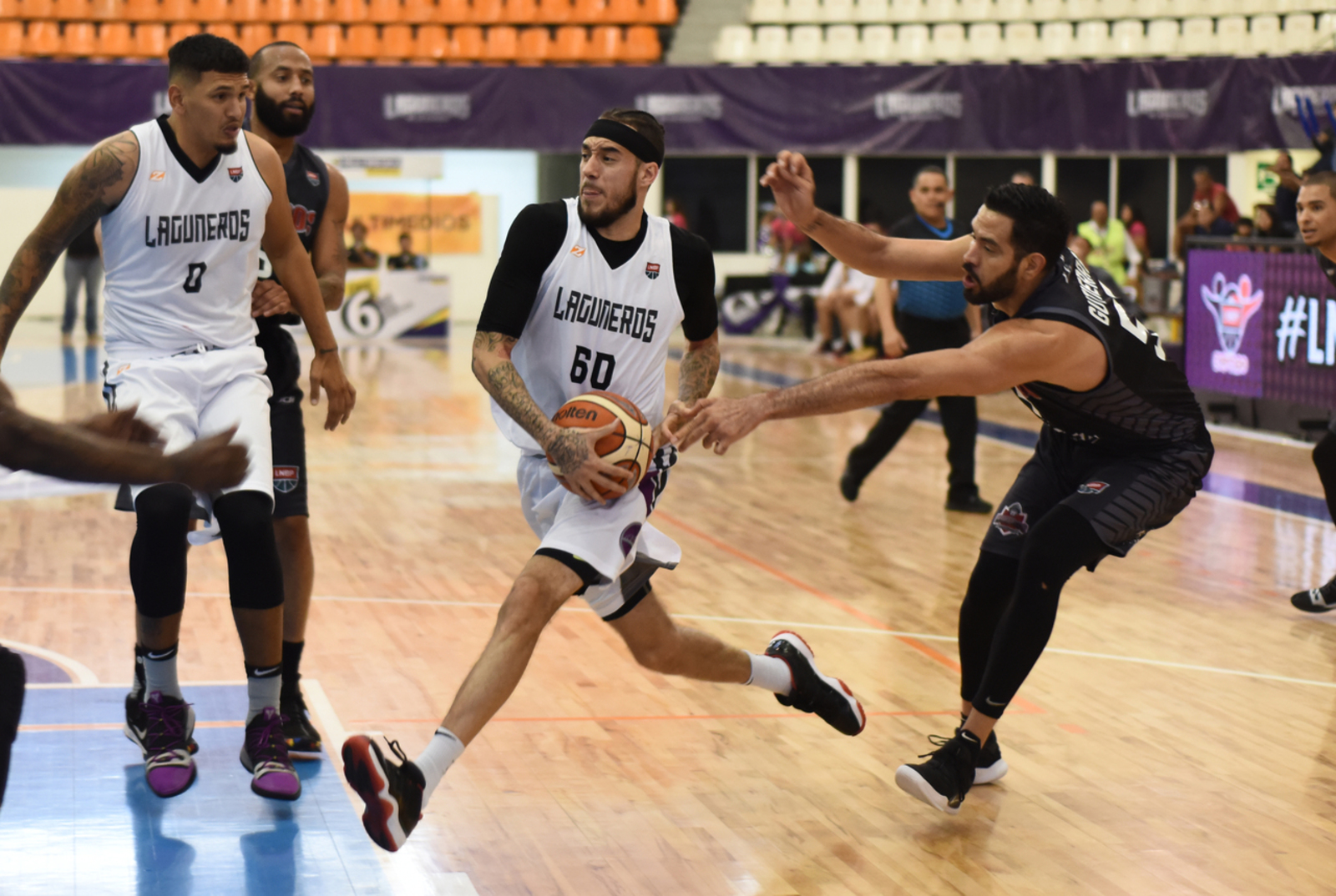 Laguneros comprometió su pase a los playoffs luego de perder ayer 92-89 en su visita a los Mineros de Zacatecas.