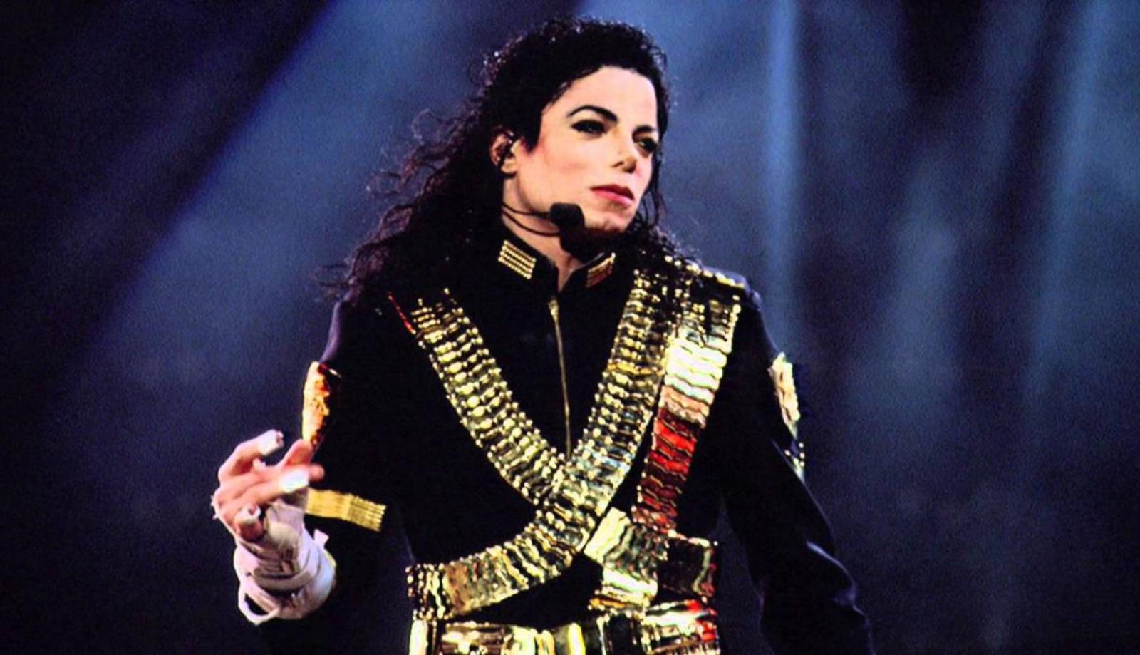 Acusaciones. El video fue filmado en el Hotel Four Seasons de Nueva York el 1 de marzo de 1996, cuando Jackson tenía 37 años. (ESPECIAL)