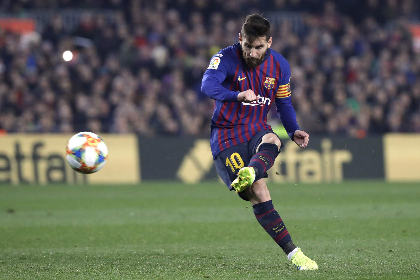 El astro argentino Lionel Messi entró de cambio en la segunda mitad, pero no pudo hacerse presente en el marcador. (AP)