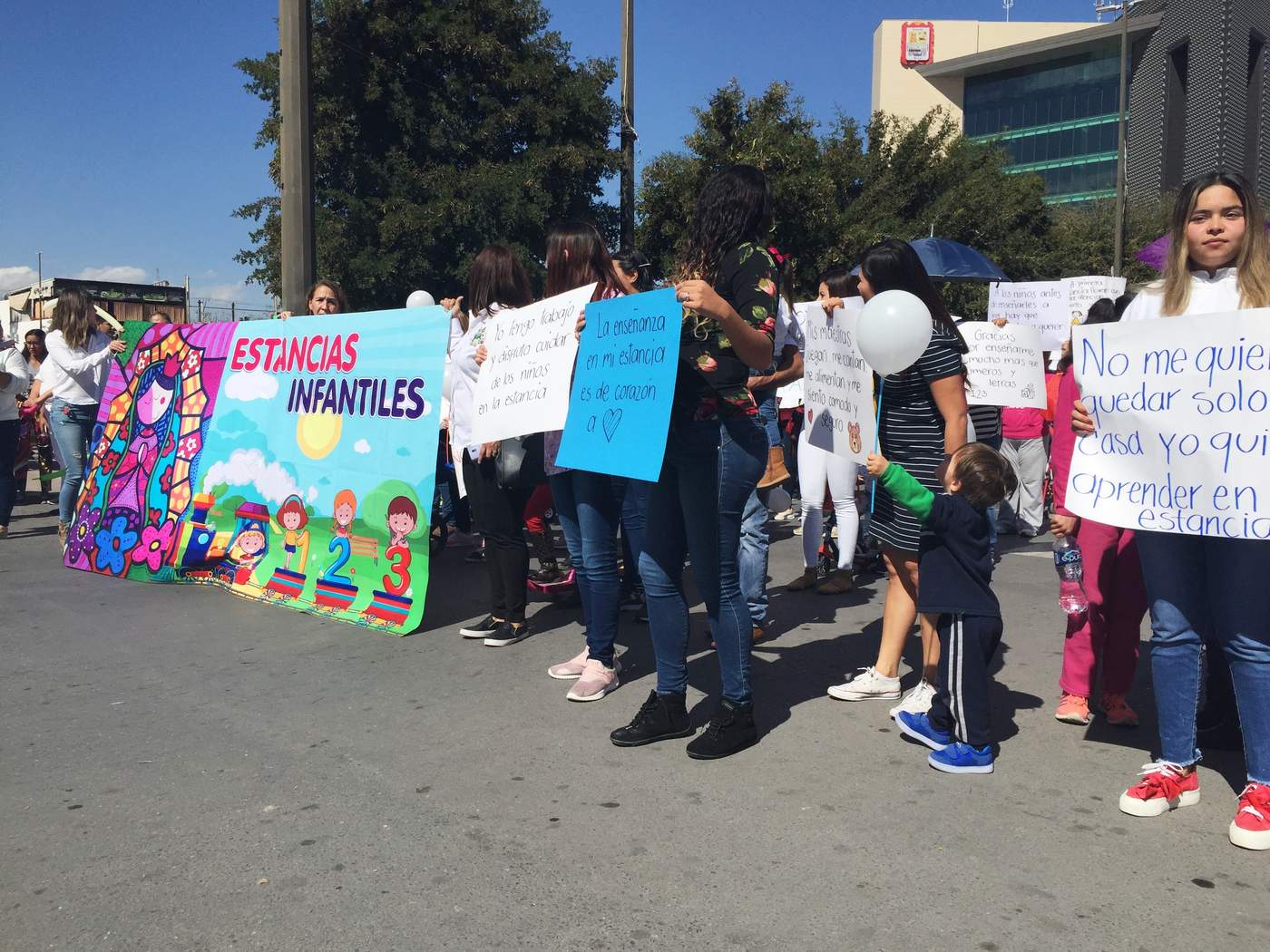 El pasado lunes se manifestaron estancias infantiles en Torreón por los recortes federales. (ARCHIVO) 