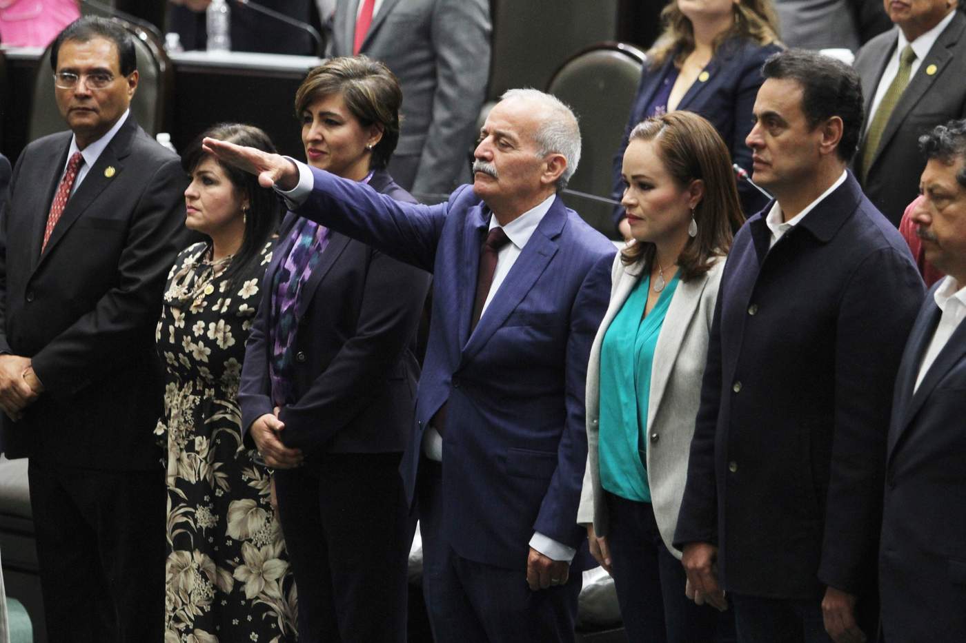 Jorge Torres Castillo rindió protesta como contralor interno de la Cámara, durante la sesión de hoy en la Cámara de Diputados en San Lázaro. (NOTIMEX) 