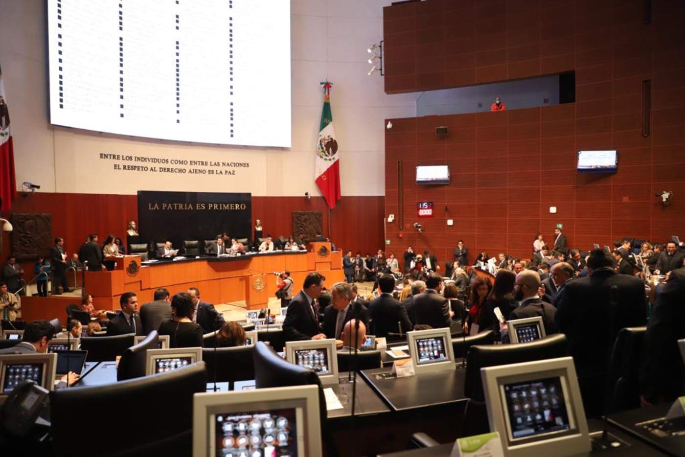 Se descartó la disolución de dos exhortos presentados por el PAN y el PRI para que México reconozca a Juan Guaidó como presidente encargado de Venezuela. (TWITTER)