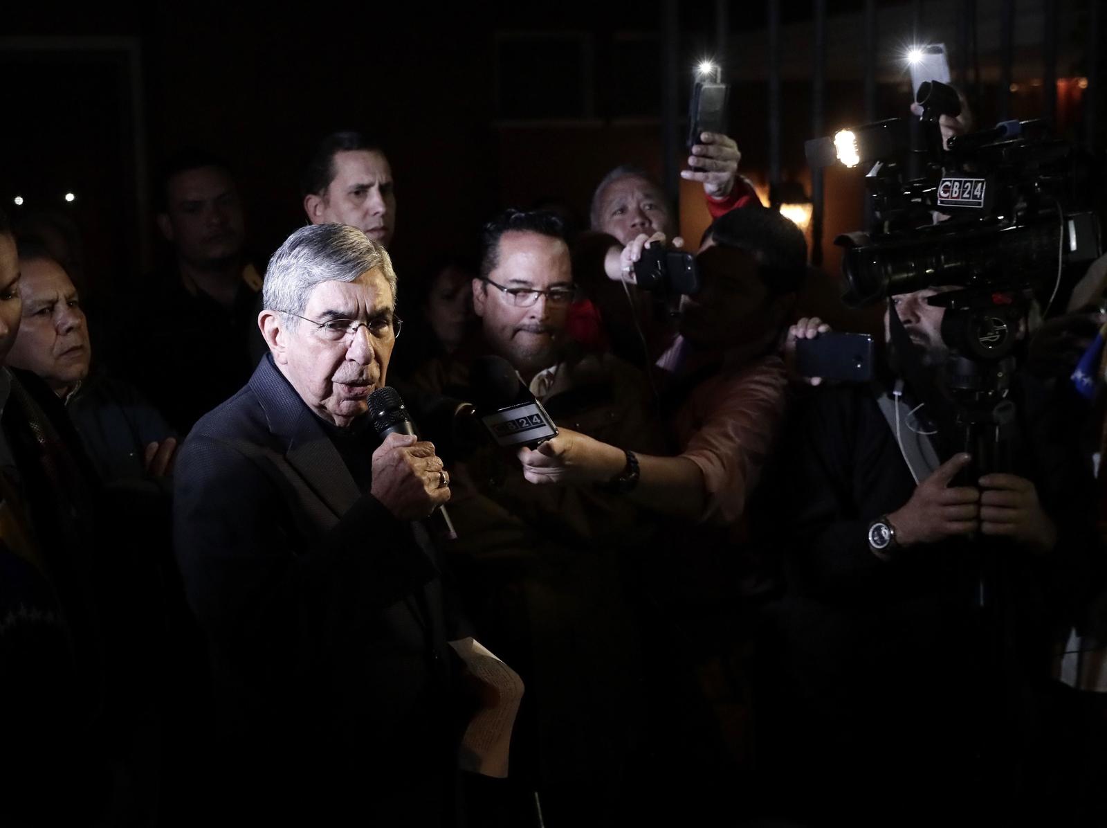 Defensa. Óscar Arias, de 78 años de edad, se manifestó al respecto desde las dos primeras acusaciones, rechazando los hechos. (EFE)