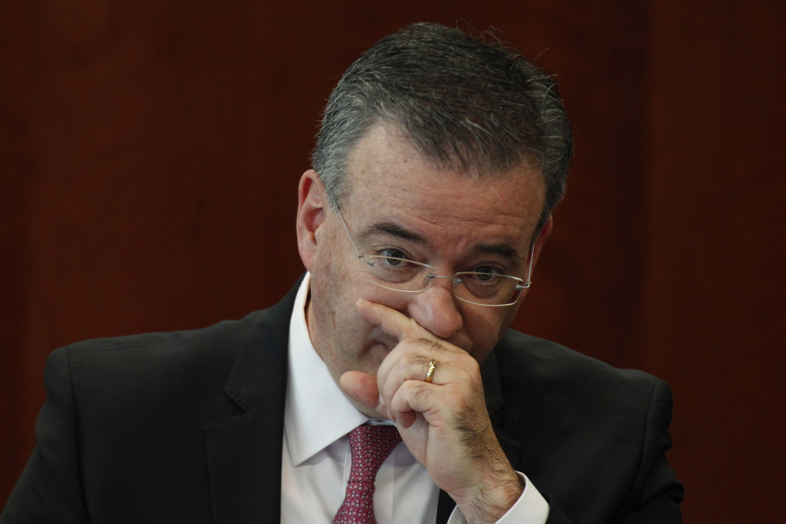 Alejandro Díaz de León, gobernador del Banco de México mantiene sin cambios los tipos de interés. (ARCHIVO)