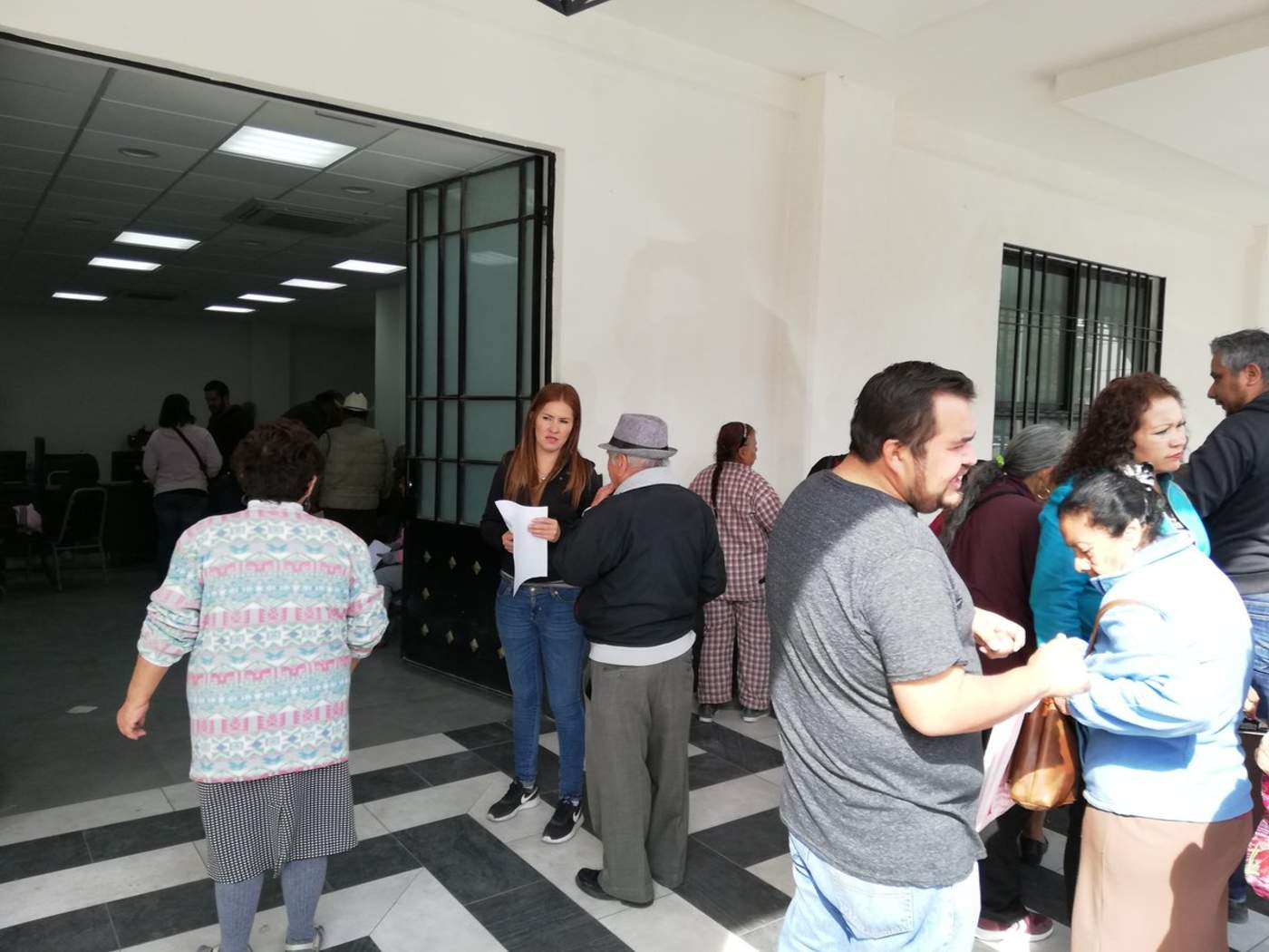 La entrega de los giros postales se realiza en las instalaciones del Palacio Federal en Torreón y concluirá hasta el 16 de febrero. (EL SIGLO DE TORREÓN)