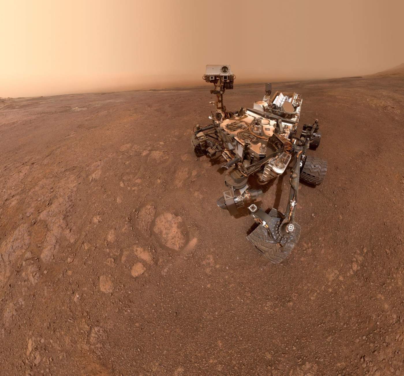 Según un comunicado de la agencia espacial estadounidense, el todoterreno 'Curiosity' ha terminado la exploración de la cresta montañosa Vera Rubin en Marte y se ha trasladado a un canal que separa esta zona de otros montes. (ESPECIAL)