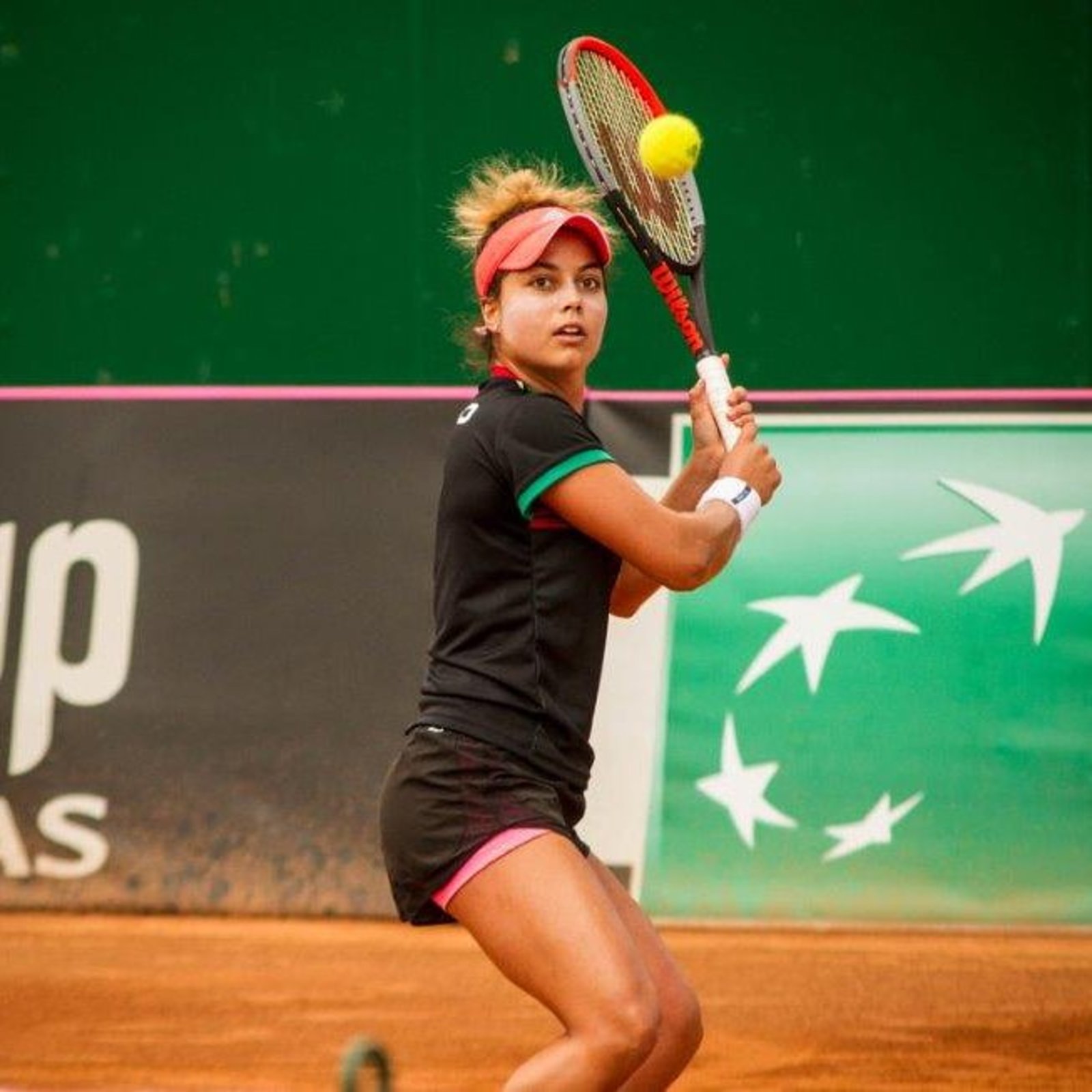 La mexicana Renata Zarazúa durante un juego de ayer.