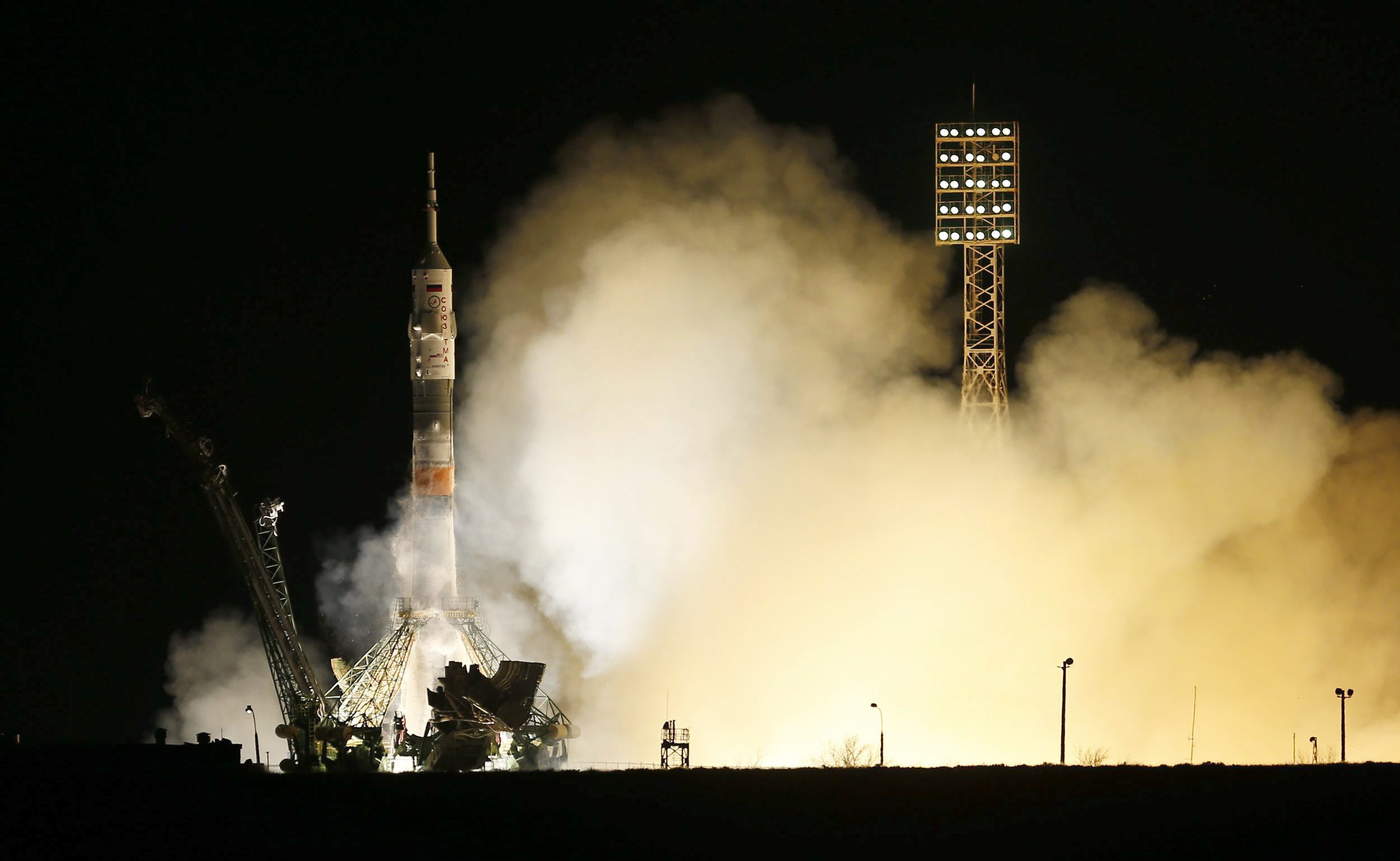 Aplazan lanzamiento de cohetes Soyuz con satélites británicos