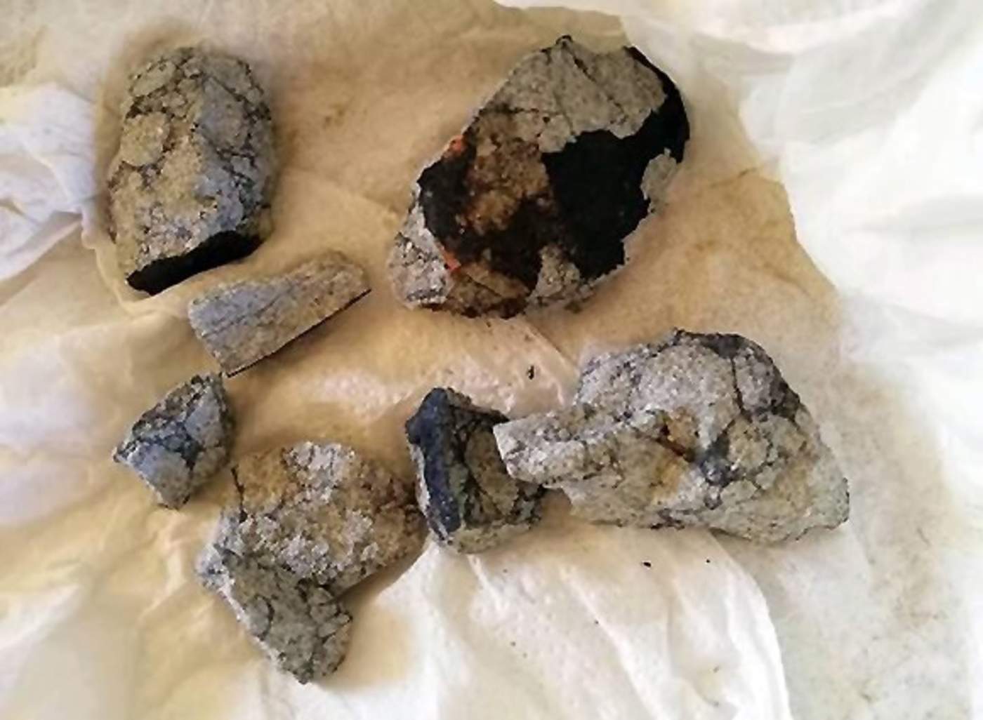 Hallan cristales metálicos en piedras del meteorito caído en Cuba