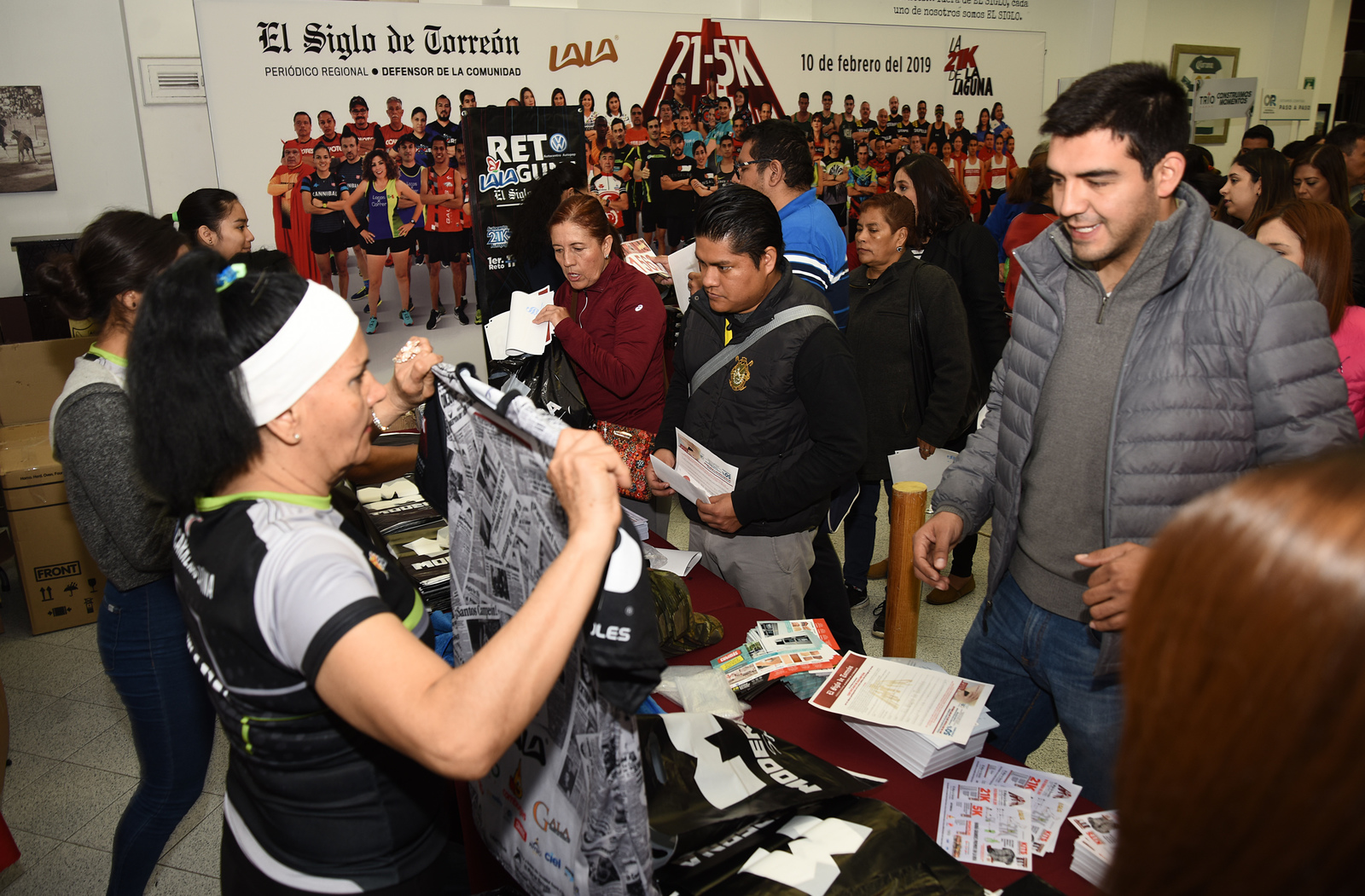 Se entregaron ayer los kits para los competidores de la carrera de Medio Maratón, 5 K e infantiles de El Siglo de Torreón.