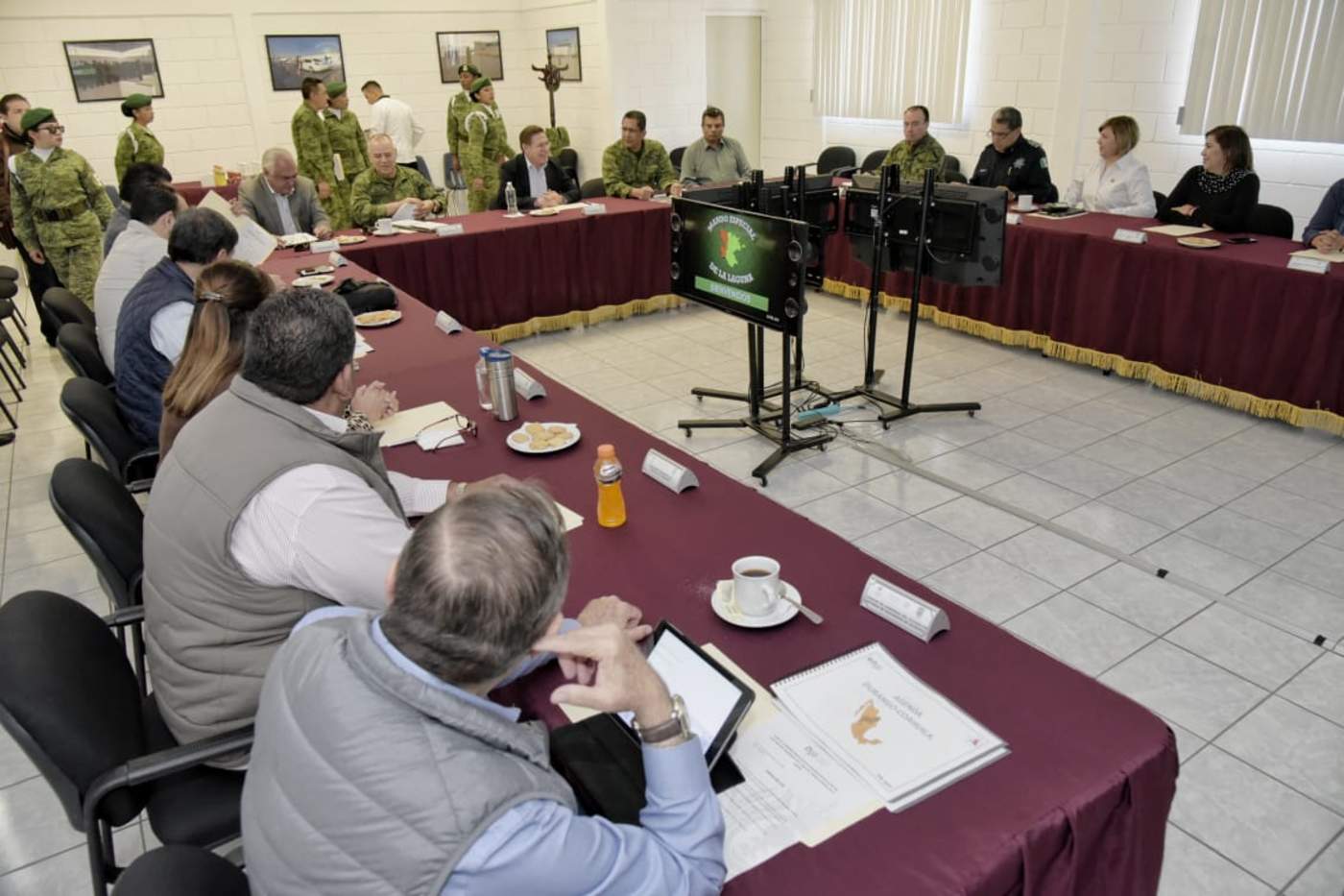 Aispuro encabeza reunión de seguridad en La Laguna de Durango