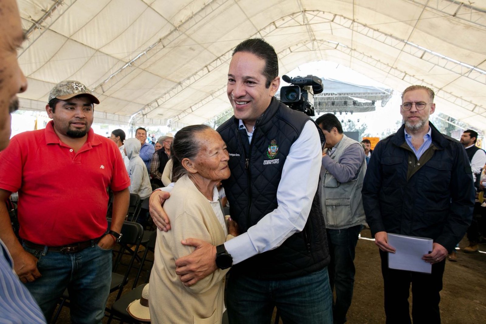 Gobernador de Querétaro 'se lanza' a las calles