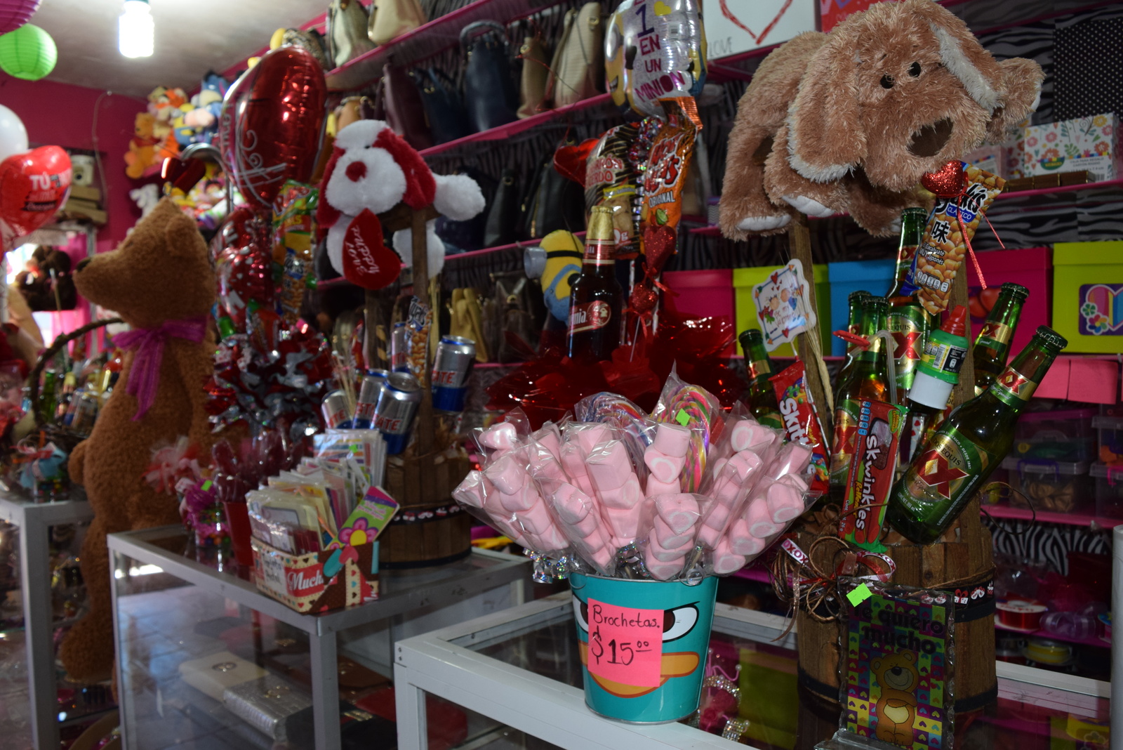 Estiman comerciantes organizados una derrama de casi 700 millones de pesos para este 14 de febrero. (ARCHIVO)