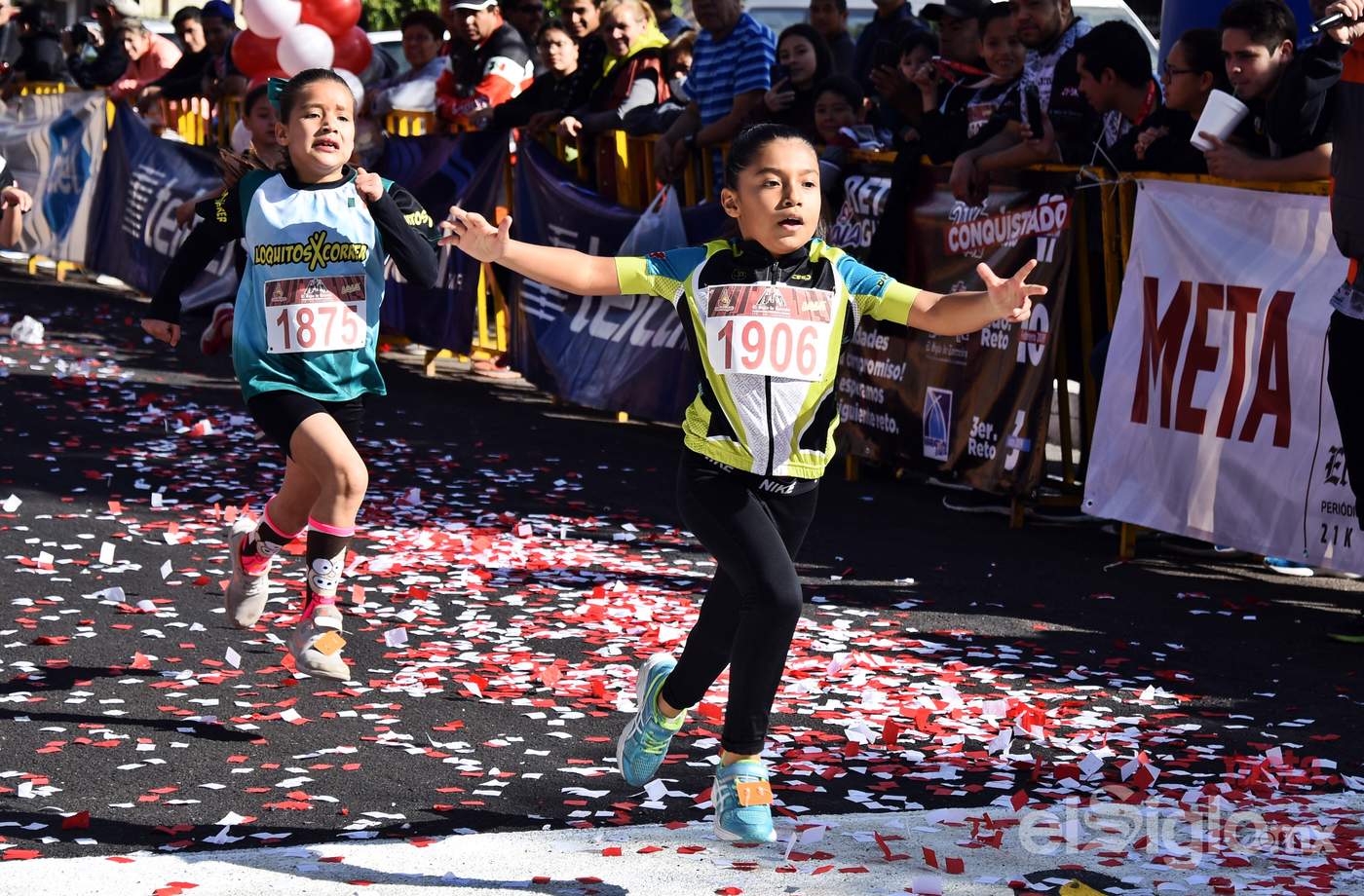 Niñas y niños dieron vida ayer a las pruebas infantiles, en la gran carrera atlética de El Siglo de Torreón. (Jesús Galindo)