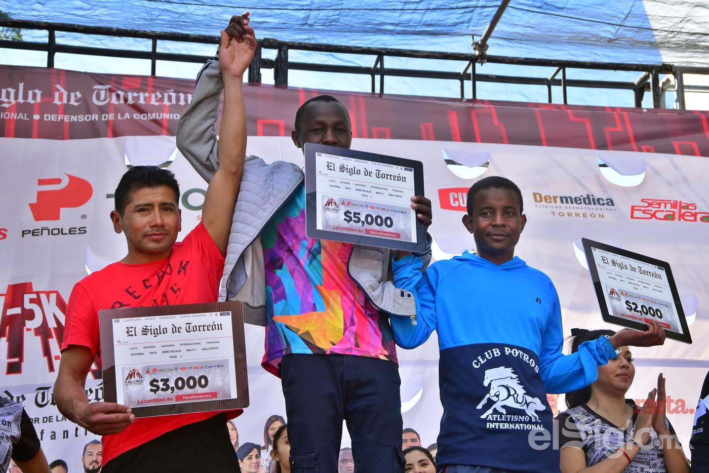 Los atletas africanos dominaron el podio en los 21K de El Siglo de Torreón, en la rama varonil. (Ernesto Ramírez)