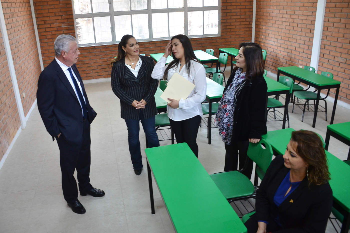 Inauguran nueva aula en escuela del ejido Los Arenales